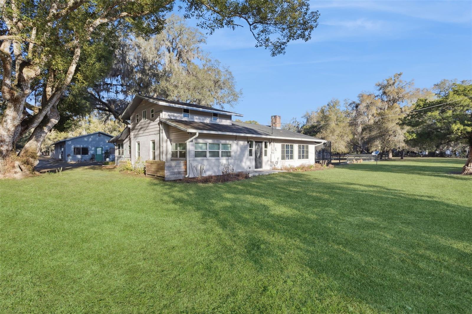 Listing photo 2 for 43411 State Road 19