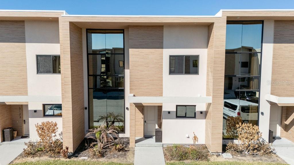 3119 ROCKEFELLER WAY