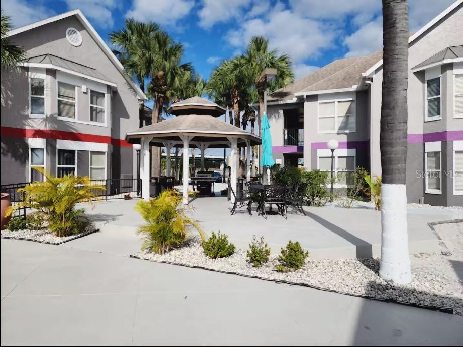 Listing photo 1 for 3100 Parkway Blvd #421