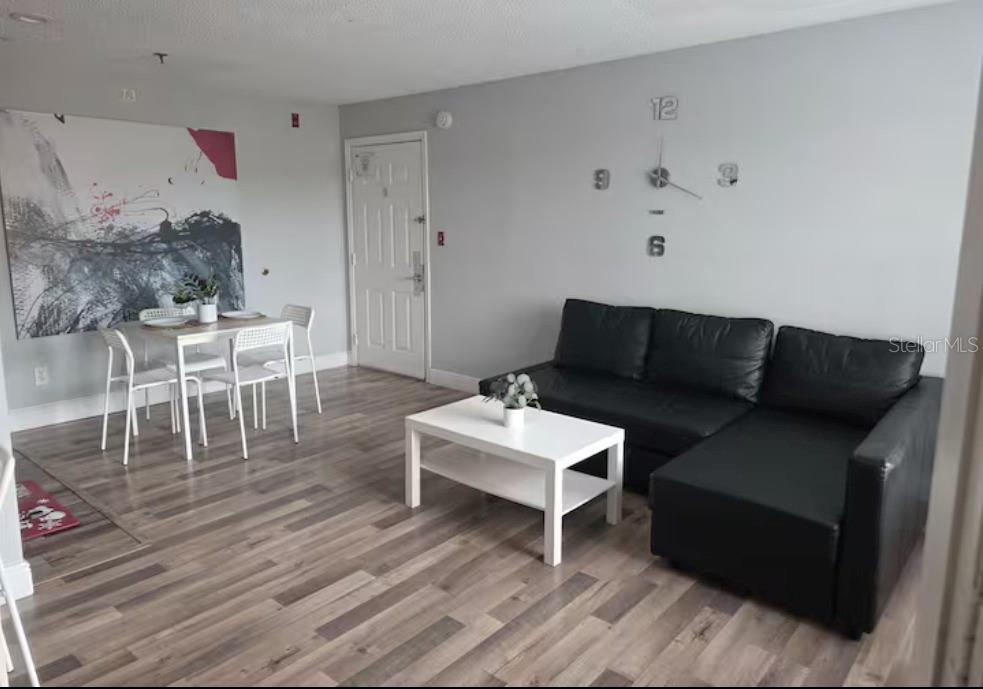 Listing photo 3 for 3100 Parkway Blvd #421