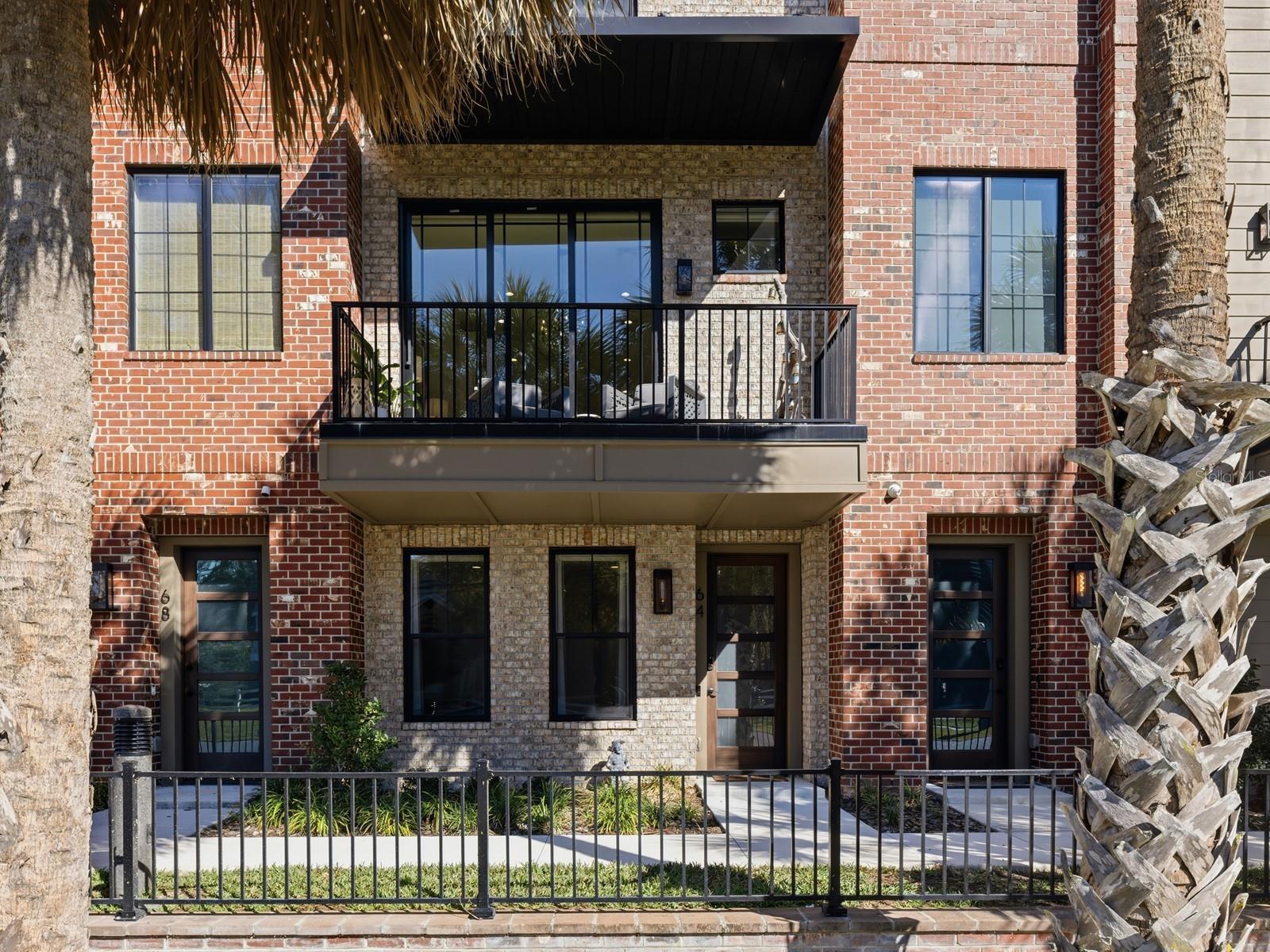 Listing photo 3 for 64 N Park Ave