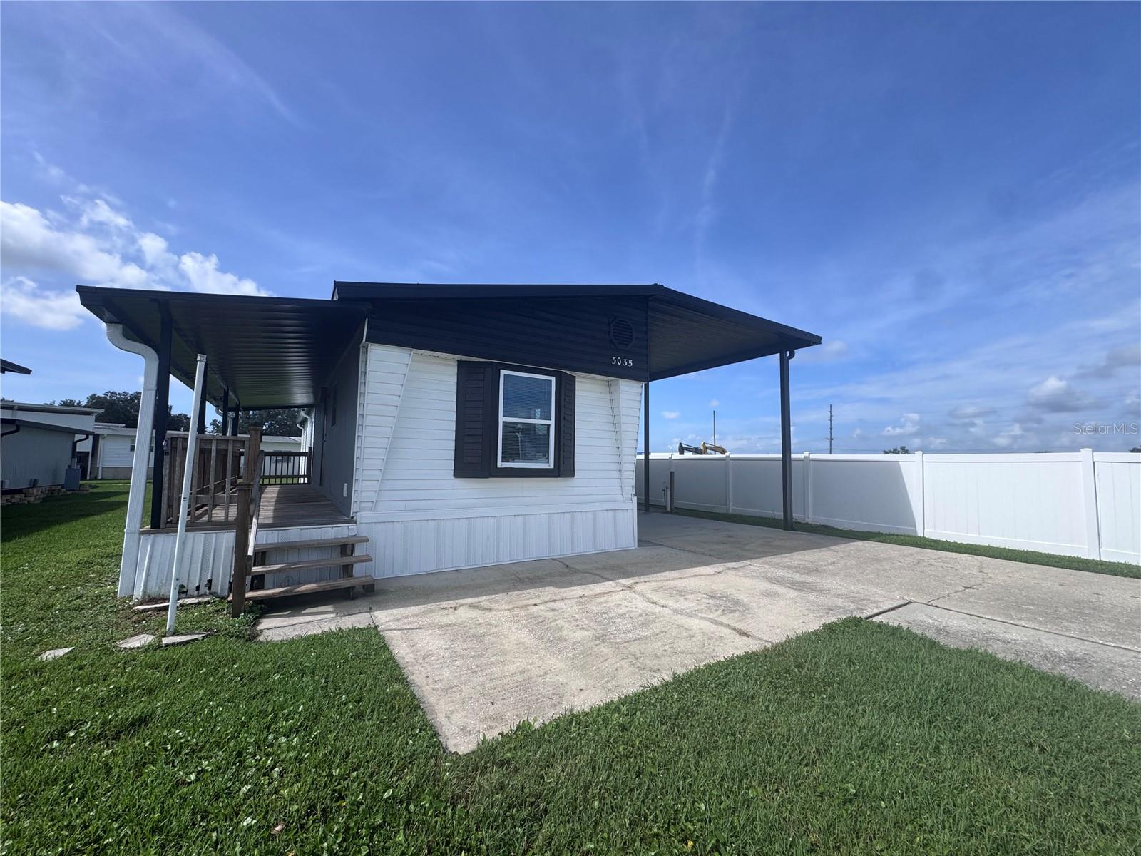 Listing photo 1 for 5035 Southshore Dr
