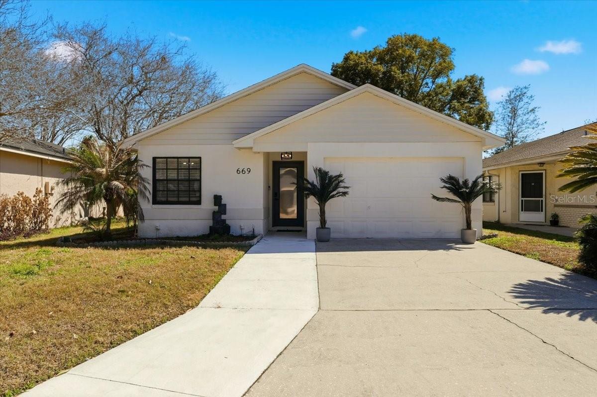 Listing photo 1 for 669 Eagle Run