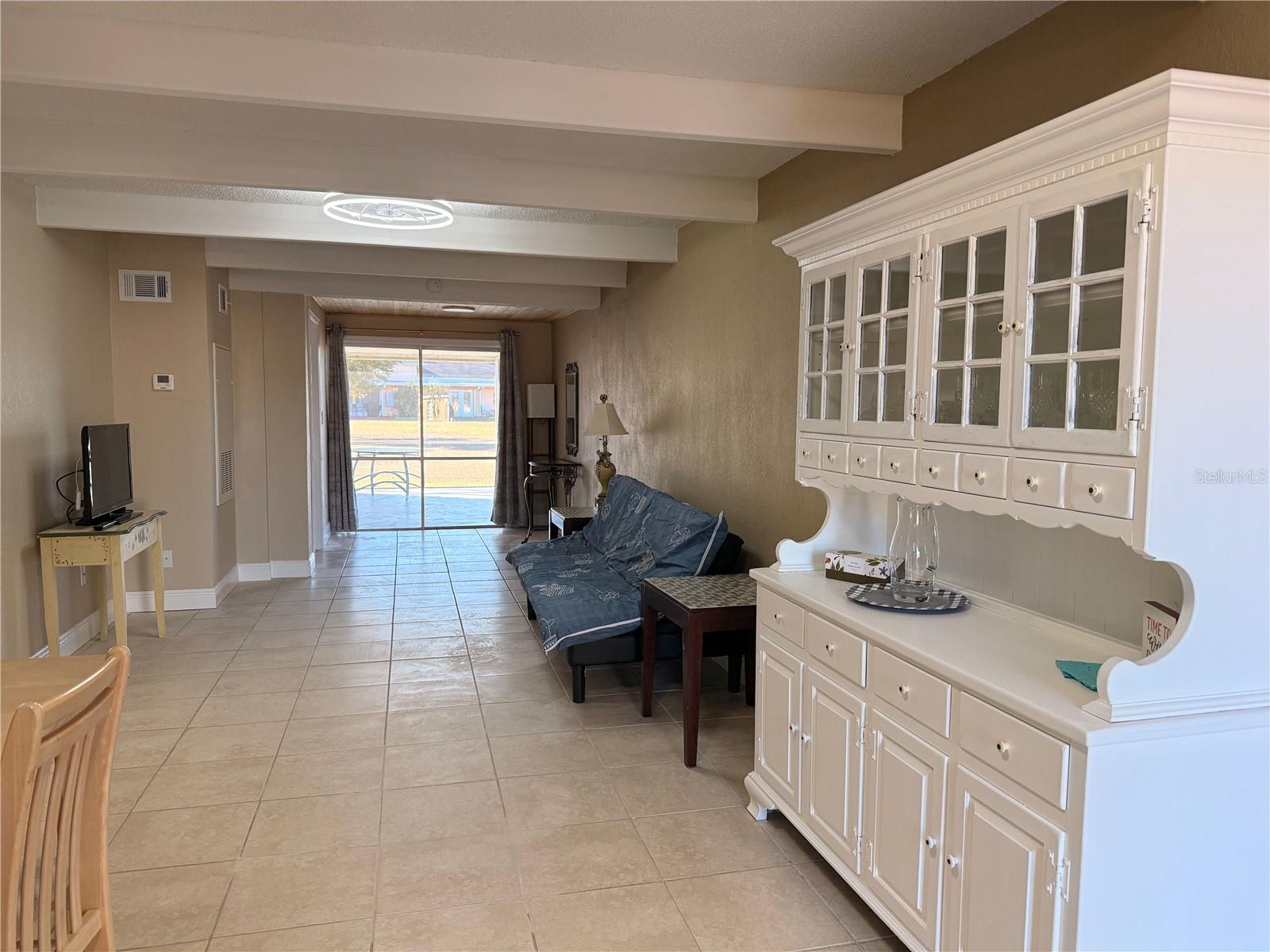 Listing photo 3 for 1605 Club Cir #1605