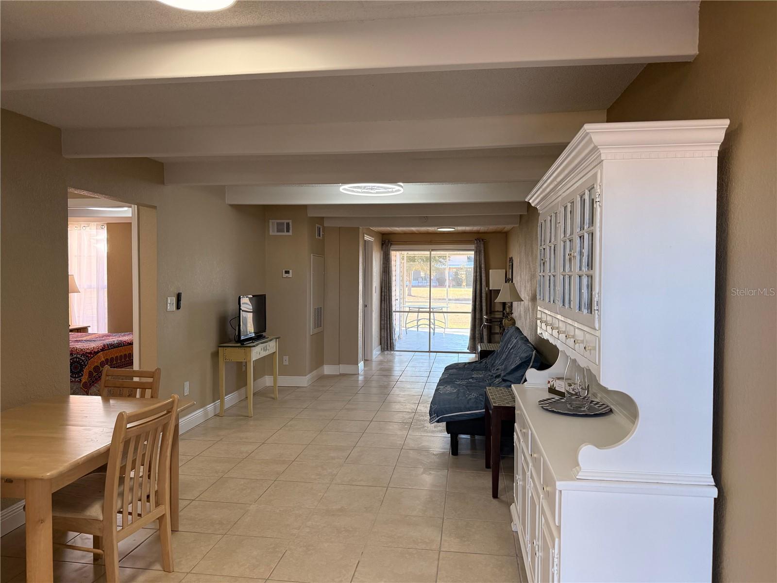 Listing photo 2 for 1605 Club Cir #1605