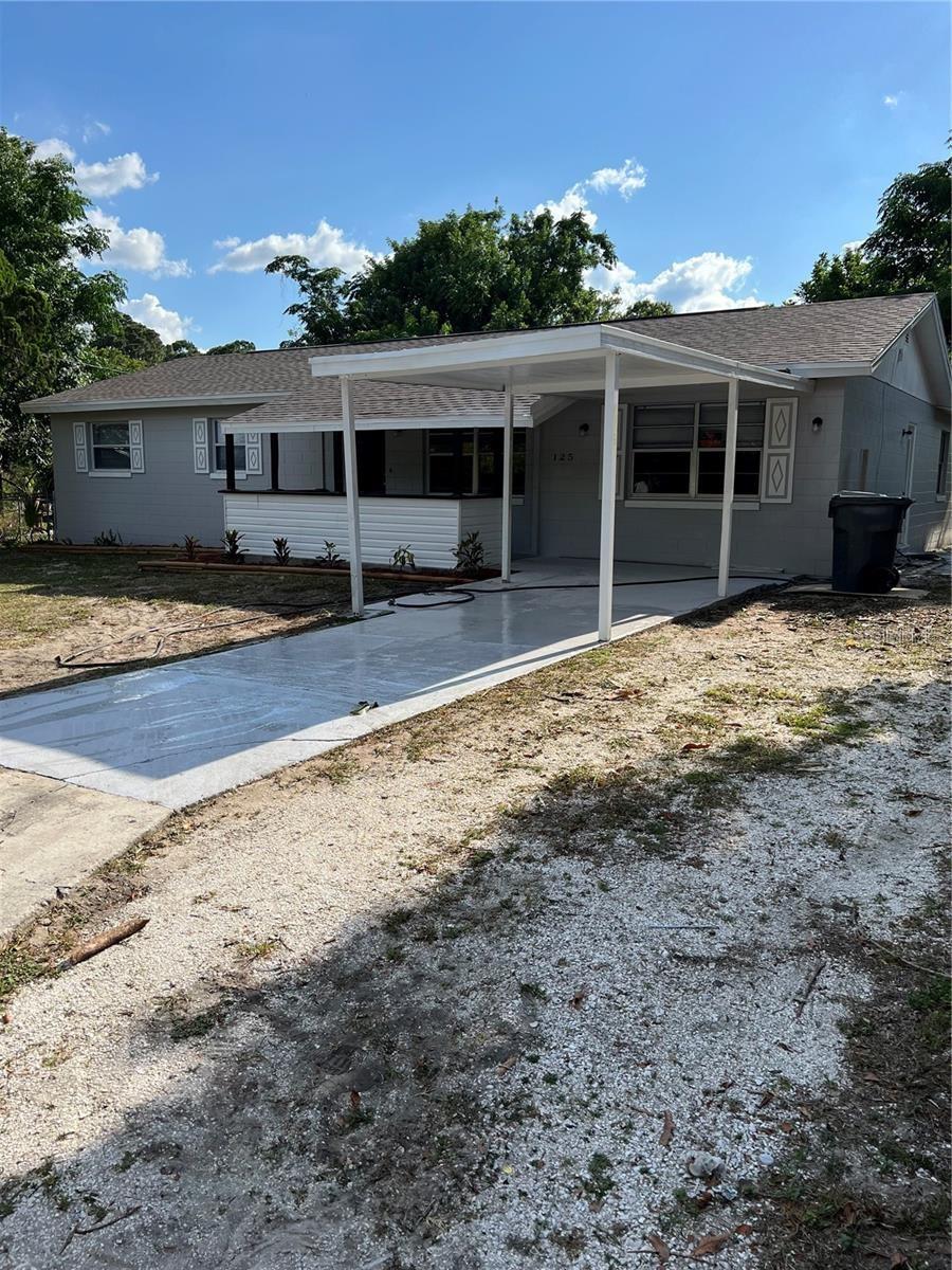 Listing photo 1 for 125 Edgewater Dr