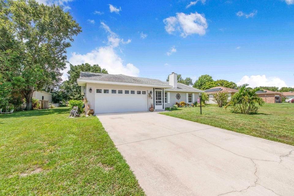 Listing photo 1 for 910 Liberty Ln