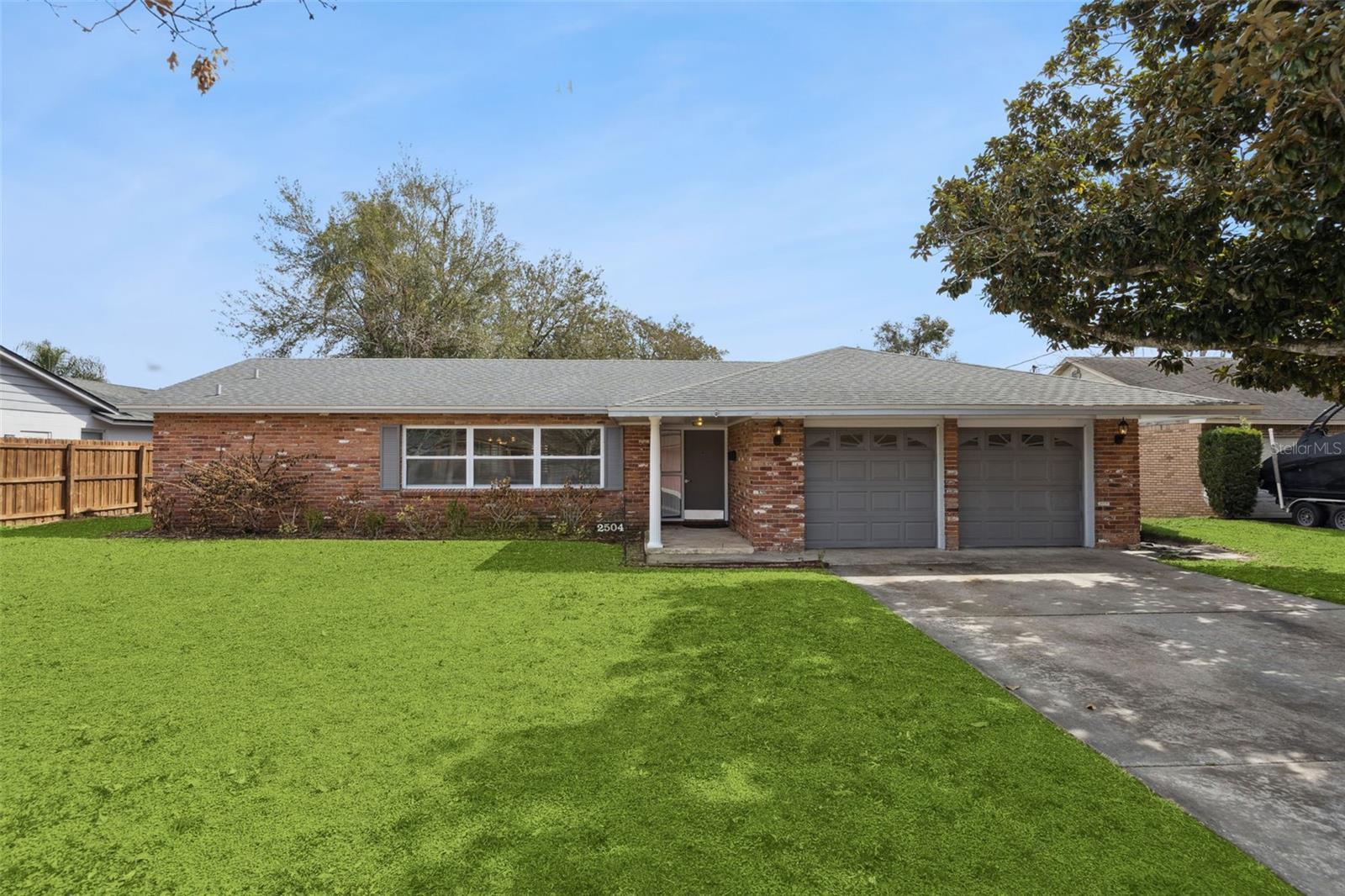 2504 LAUDERDALE COURT