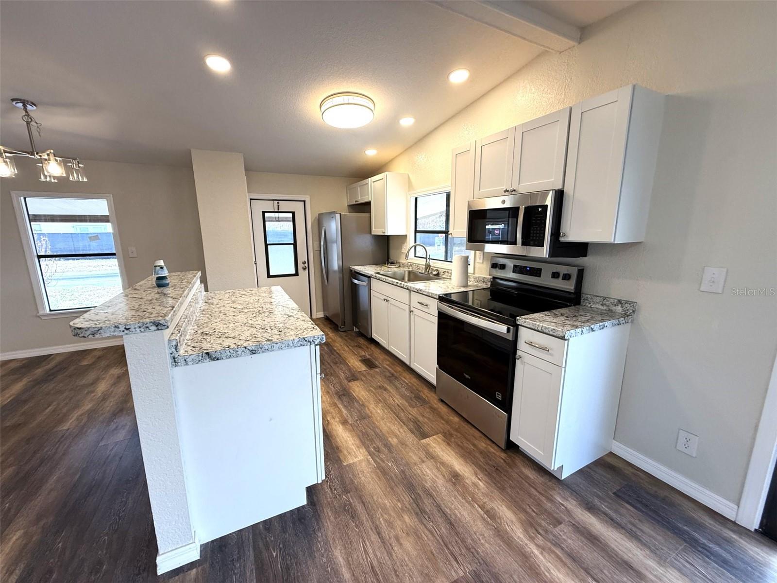Listing photo 3 for 2055 S Floral Ave #214