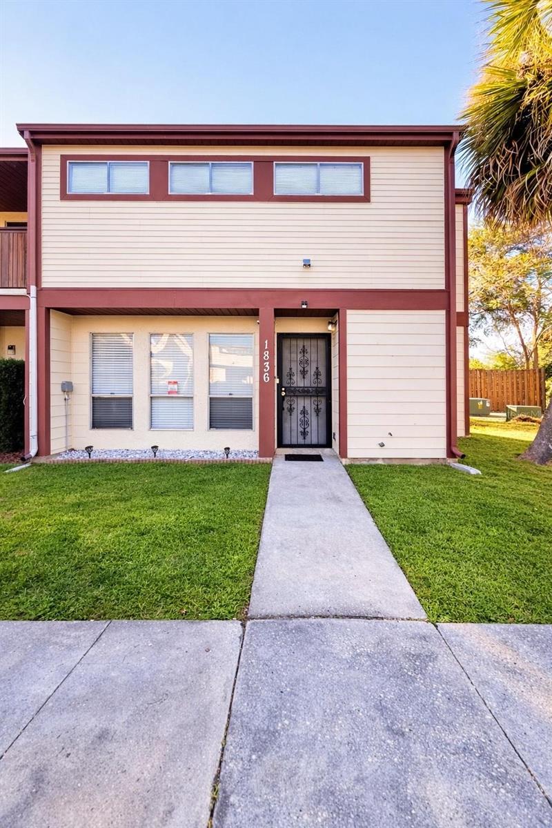 1836 WARRINGWOOD DRIVE Unit B4