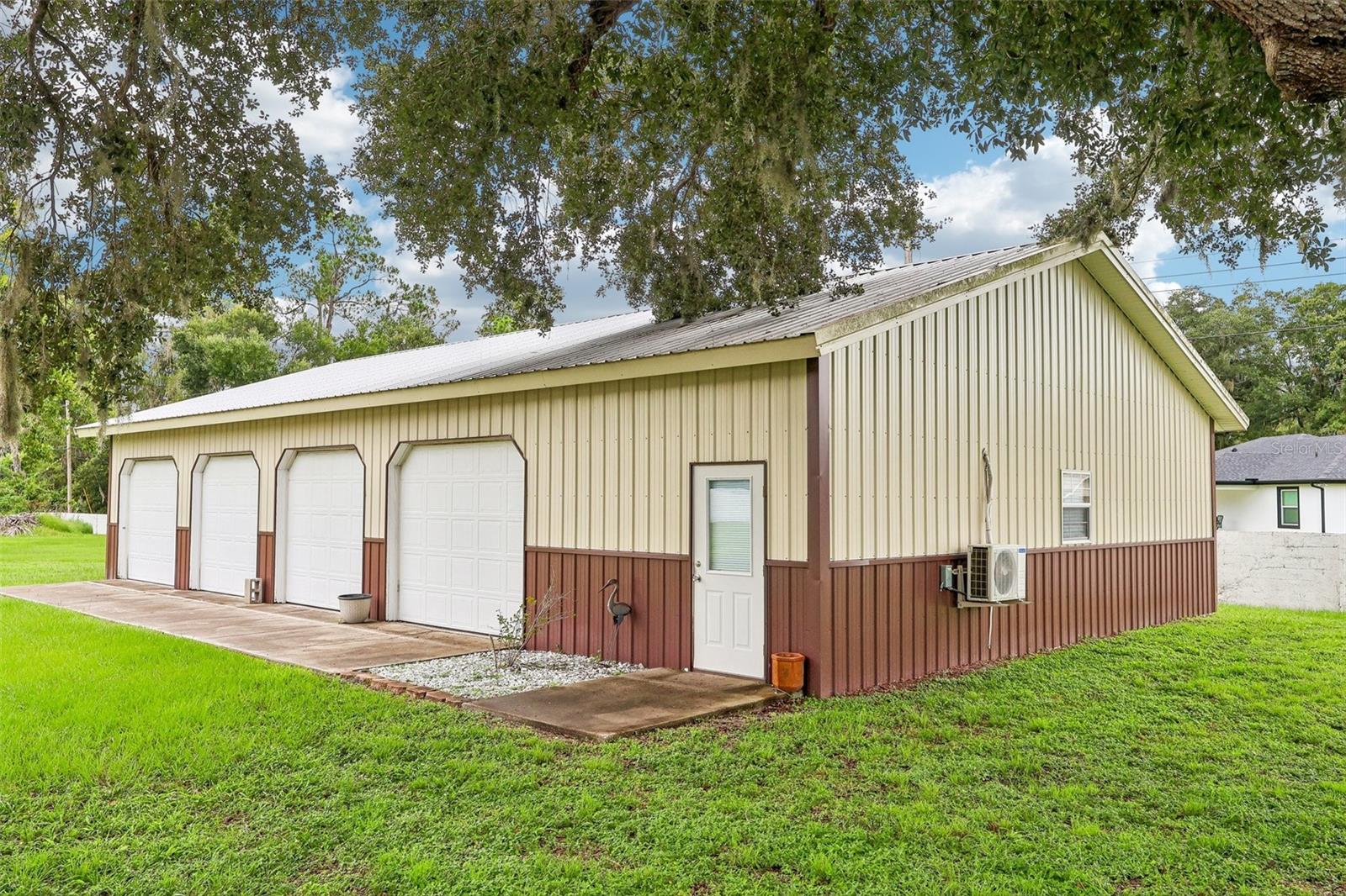 Listing photo 2 for 7026 Pinehaven Dr