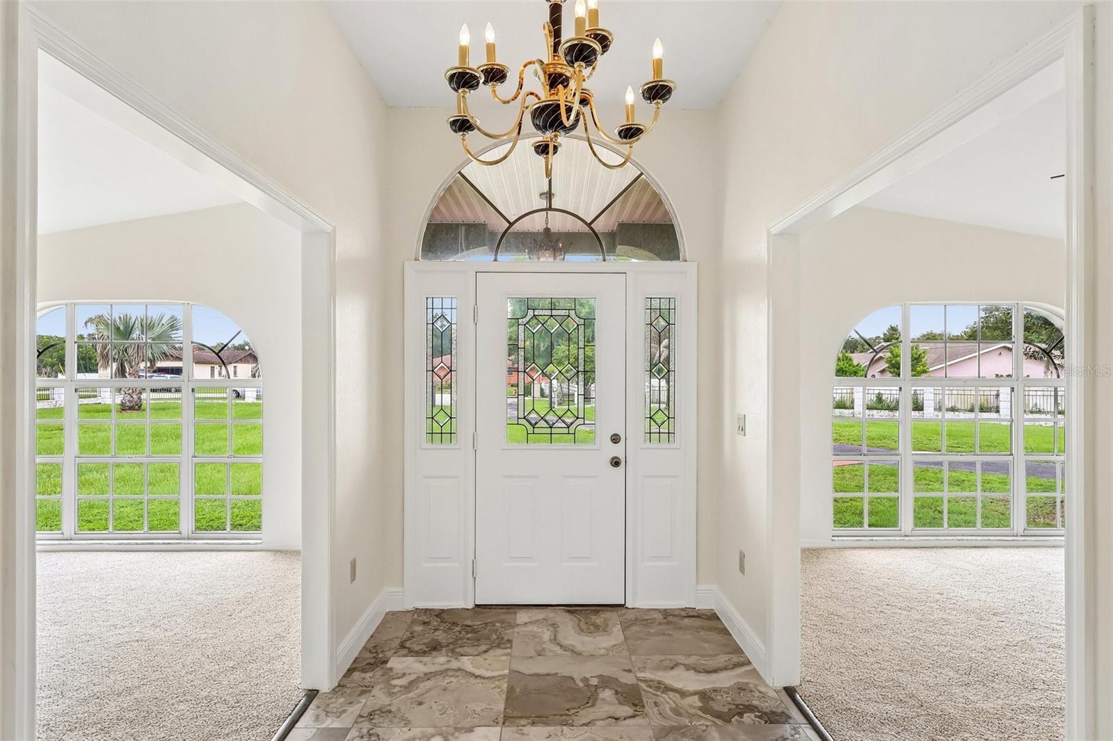 Listing photo 3 for 7026 Pinehaven Dr