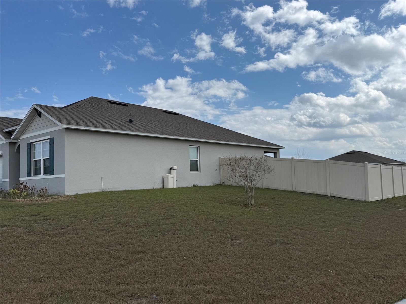 Listing photo 3 for 530 Auburn Grove Ter