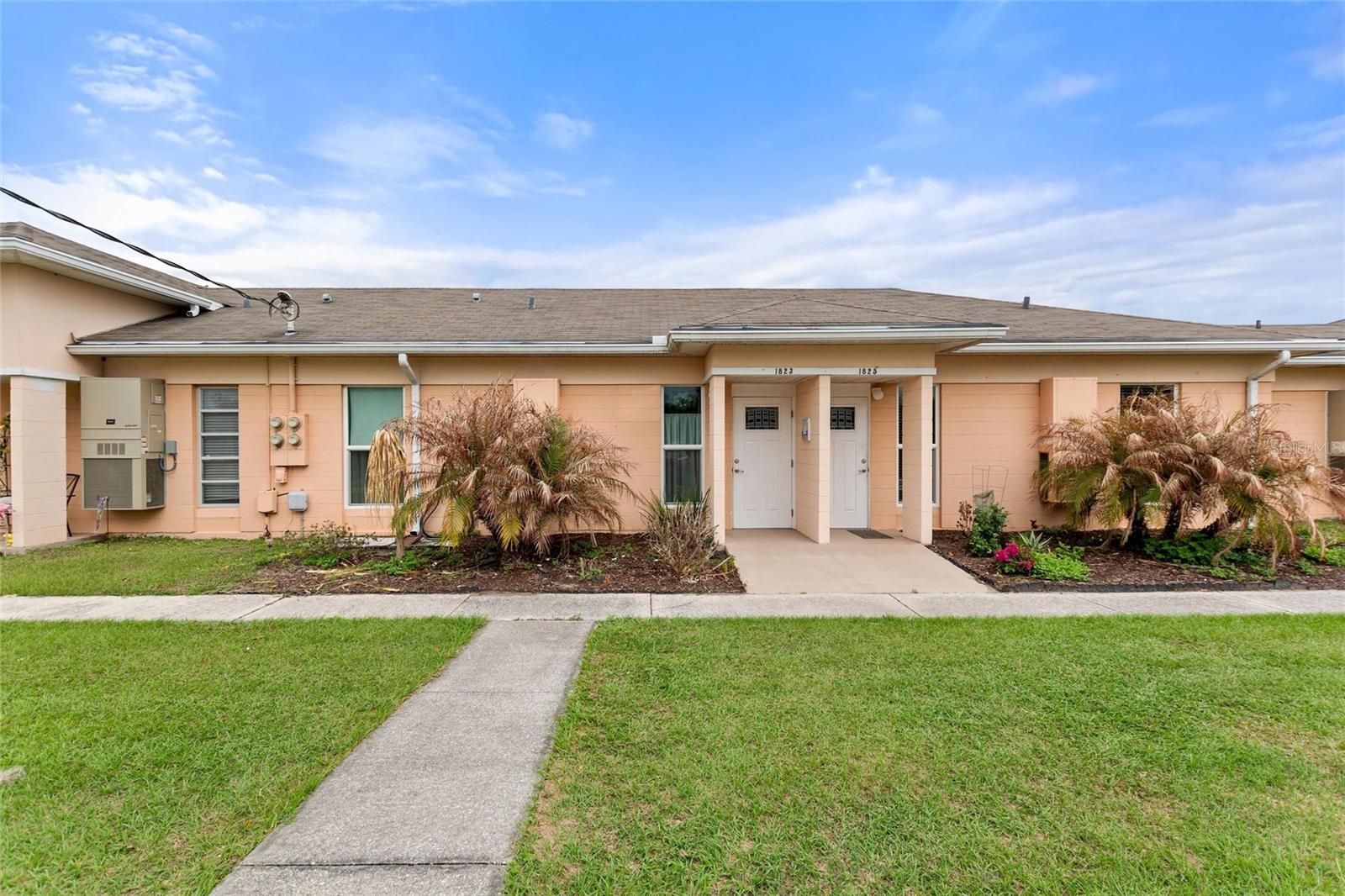 Listing photo 1 for 1823 Club Cir
