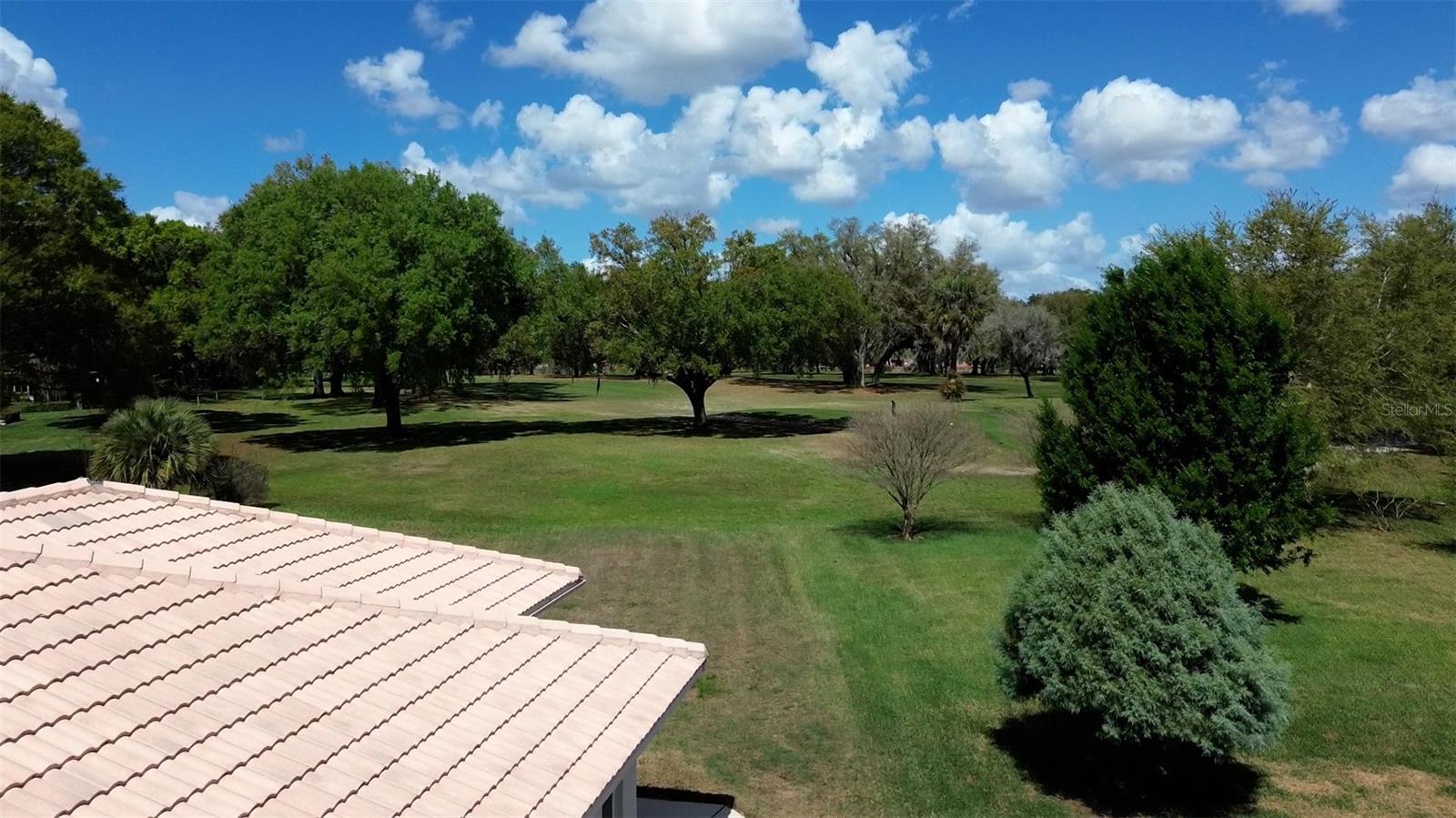 Listing photo 3 for 221 Golf Aire Blvd