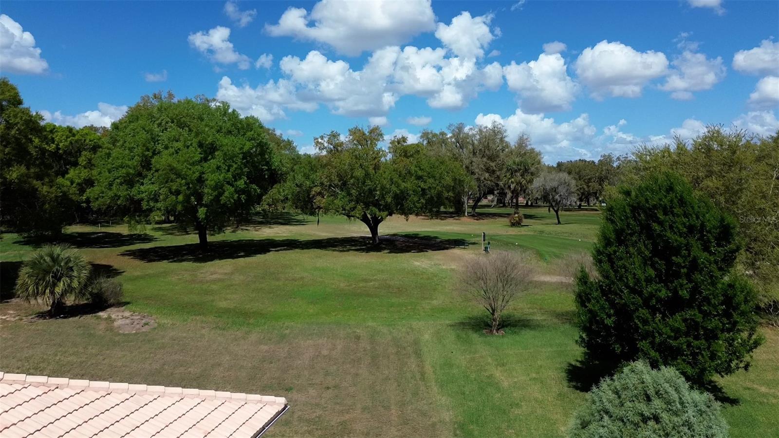Listing photo 2 for 221 Golf Aire Blvd