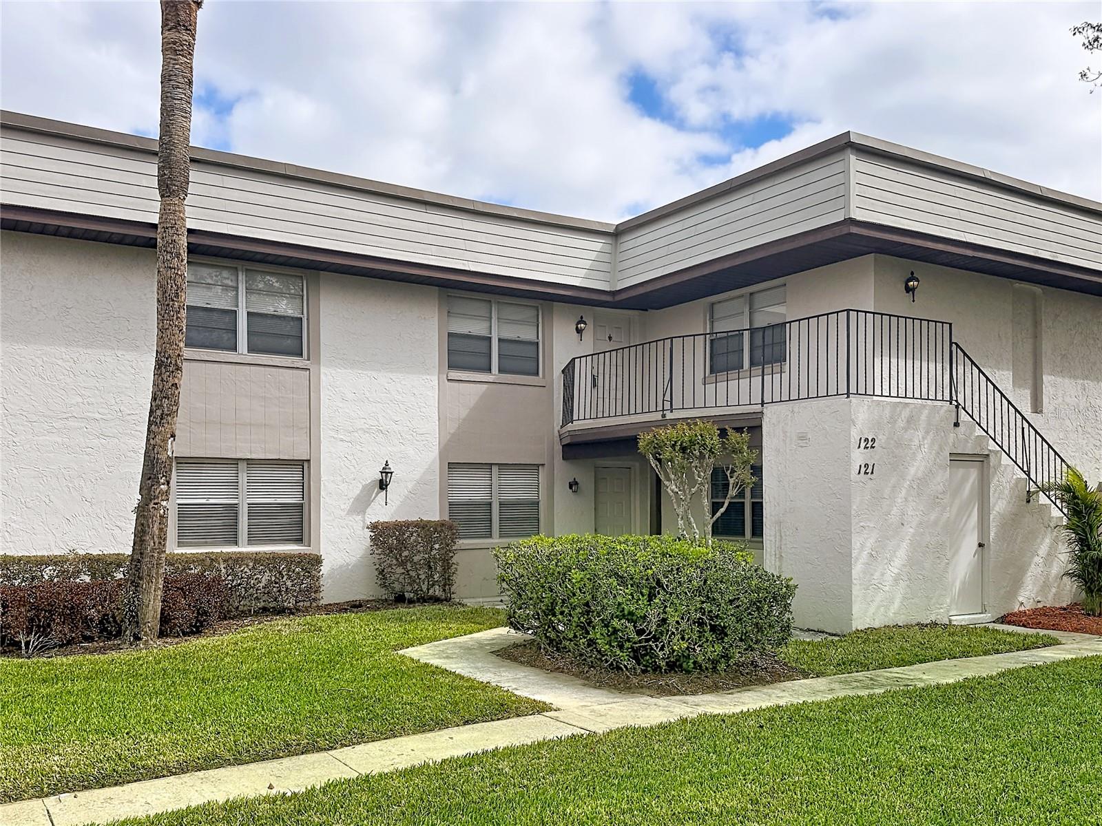 122 WINDTREE LANE Unit O-204