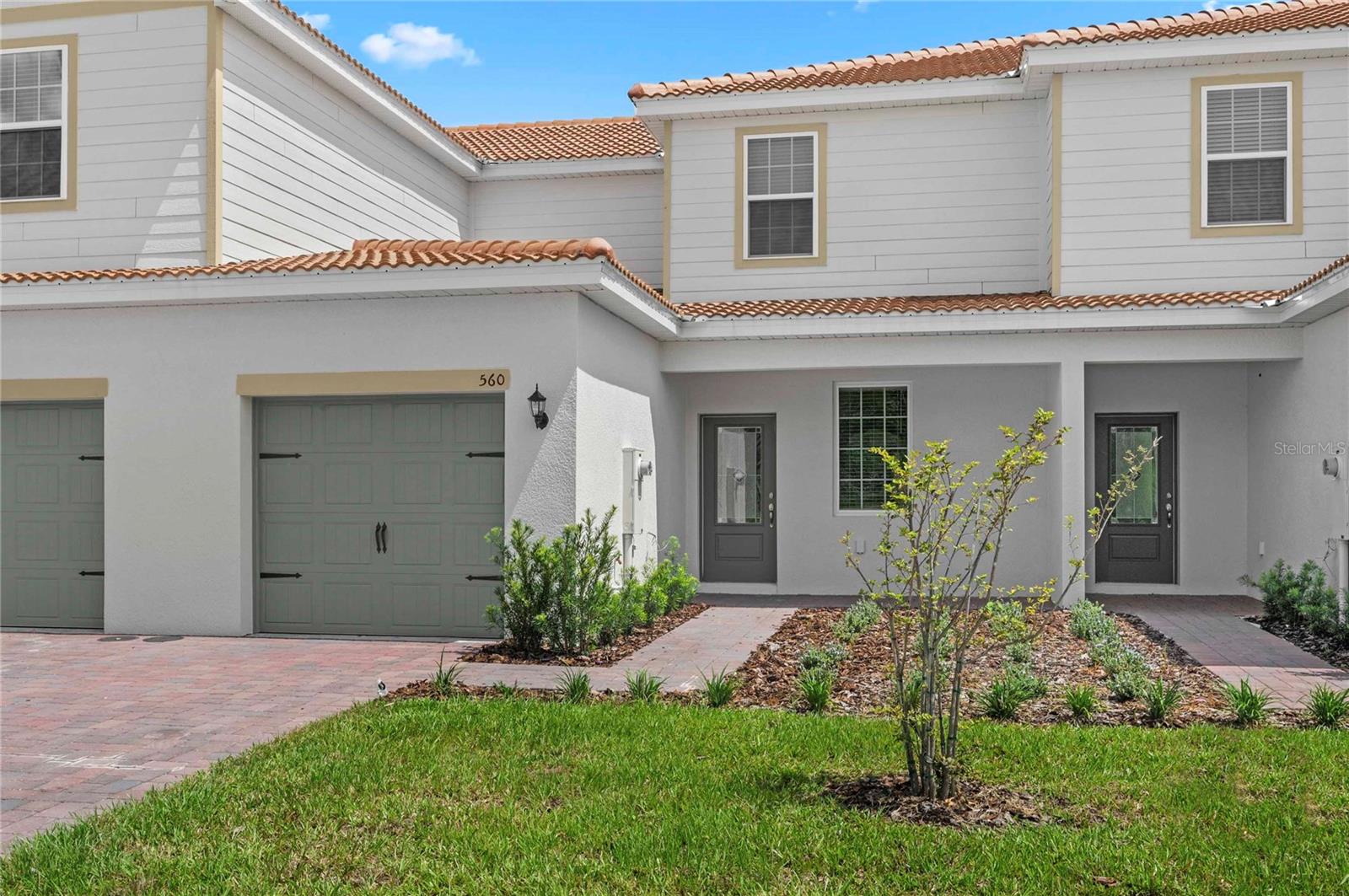 Listing photo 2 for 576 Bay Leaf Dr