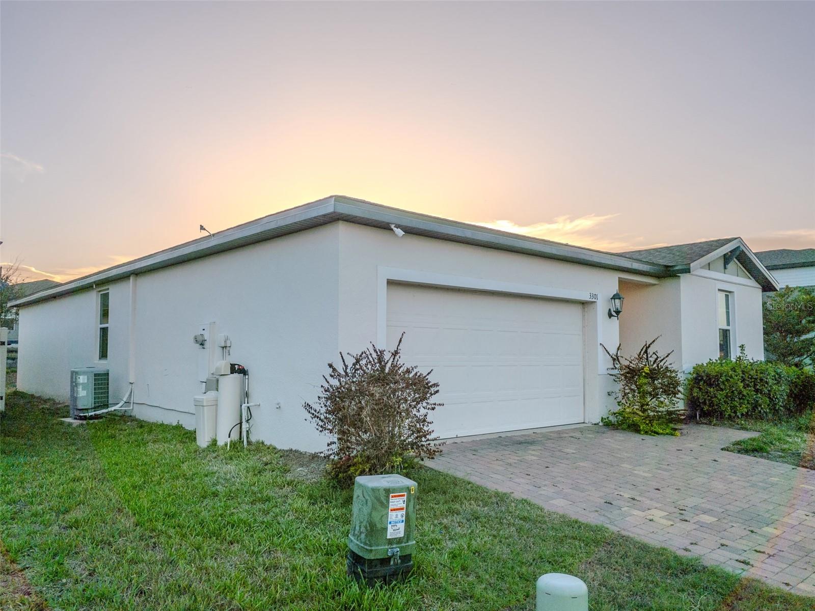 Listing photo 2 for 3301 Weitzel Dr