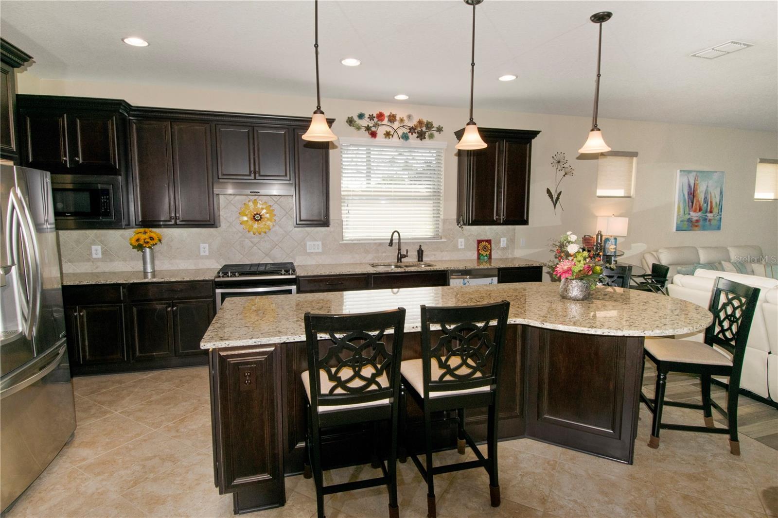 Listing photo 2 for 715 Asturias Rd
