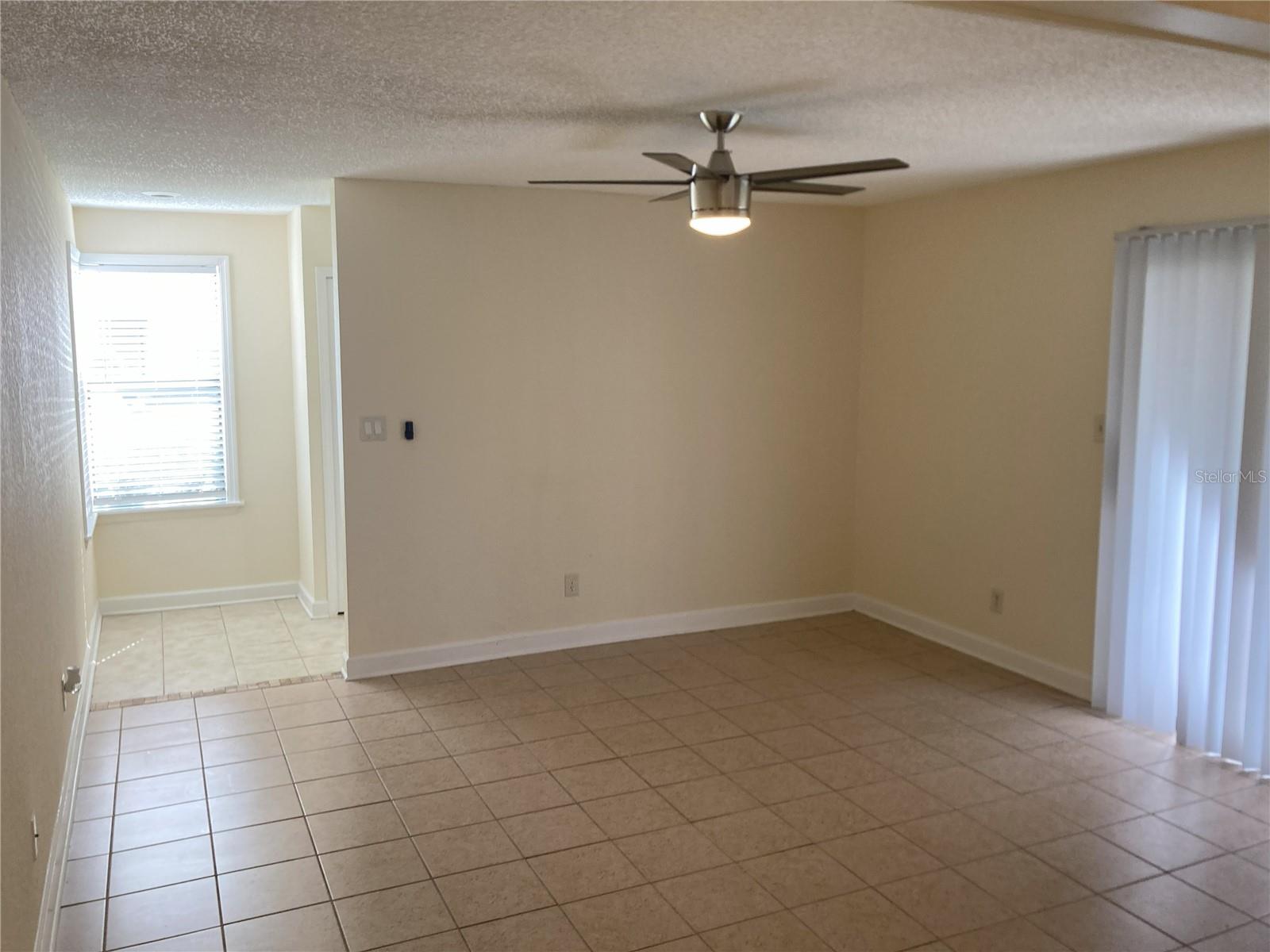 Listing photo 3 for 2918 Antique Oaks Cir #25
