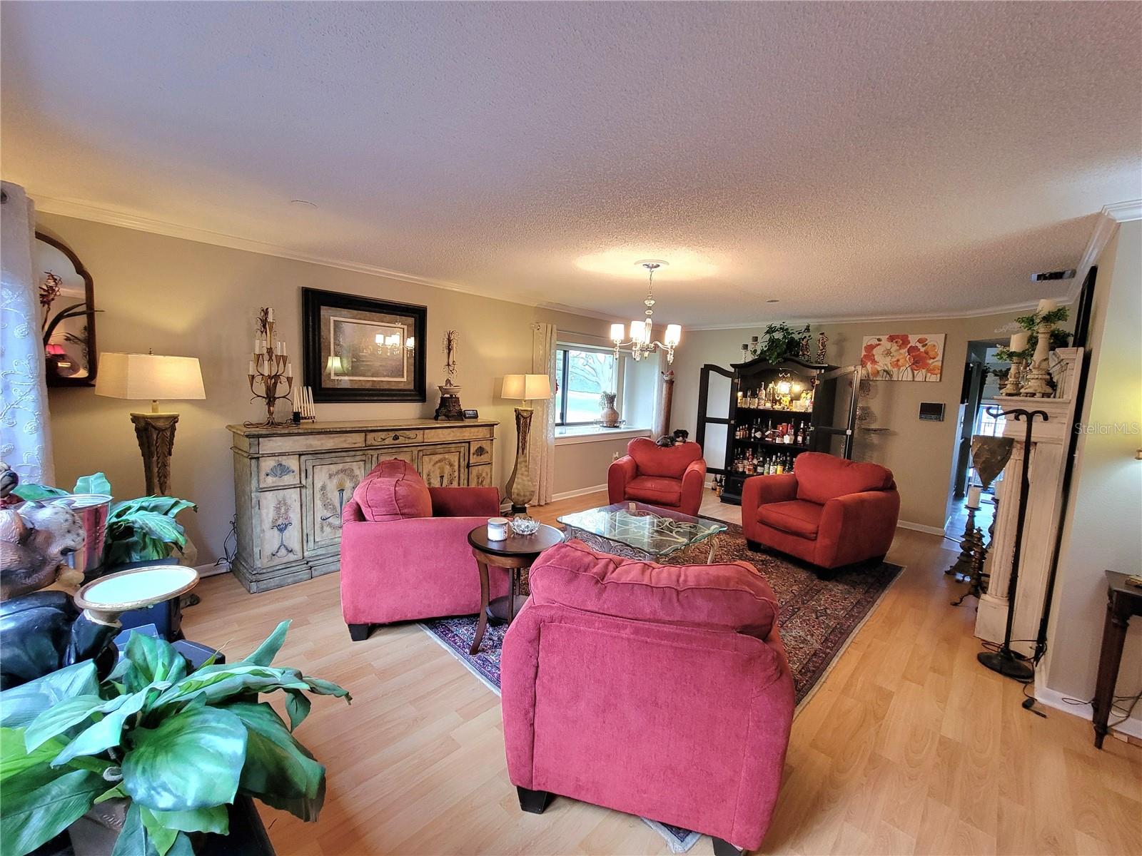 Listing photo 3 for 1 Casa Loma Way