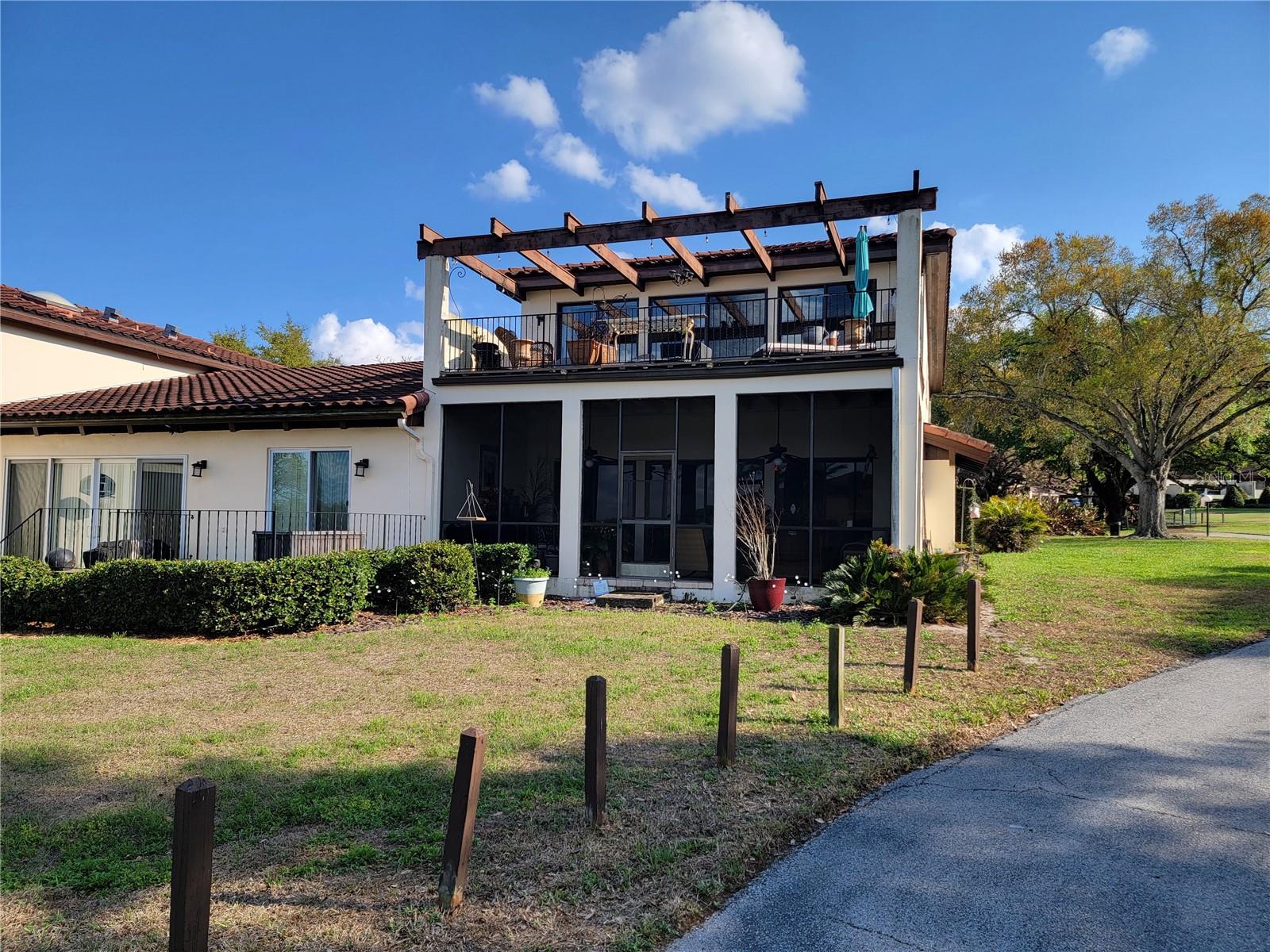 Listing photo 1 for 1 Casa Loma Way