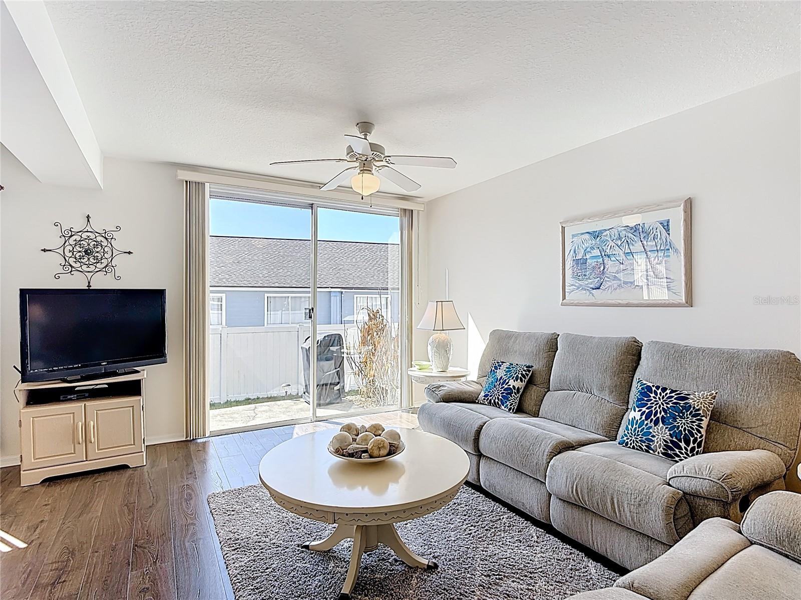 Listing photo 3 for 565 Orchid Dr