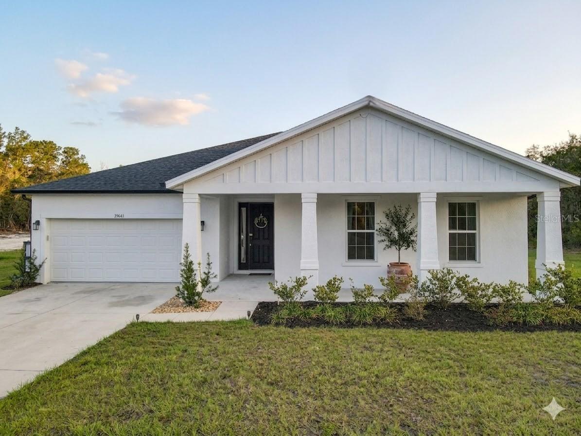 Listing photo 3 for 39641 Royal Trails Rd