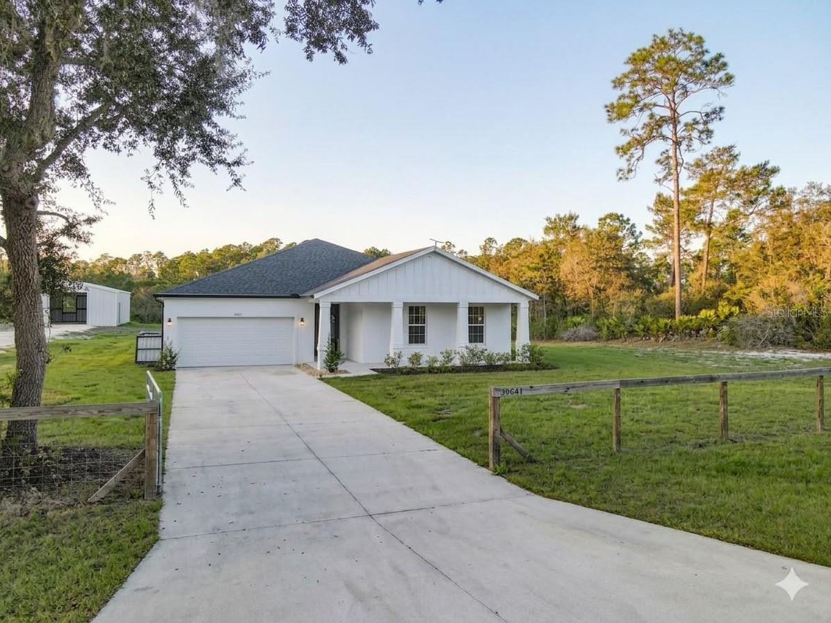 Listing photo 2 for 39641 Royal Trails Rd