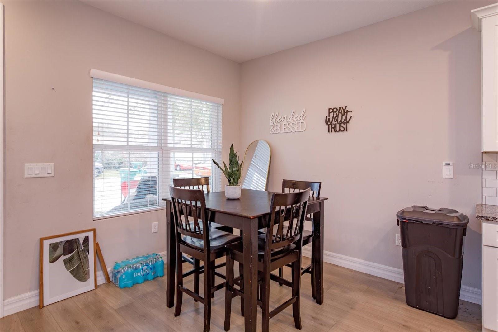Listing photo 3 for 884 Klondike St