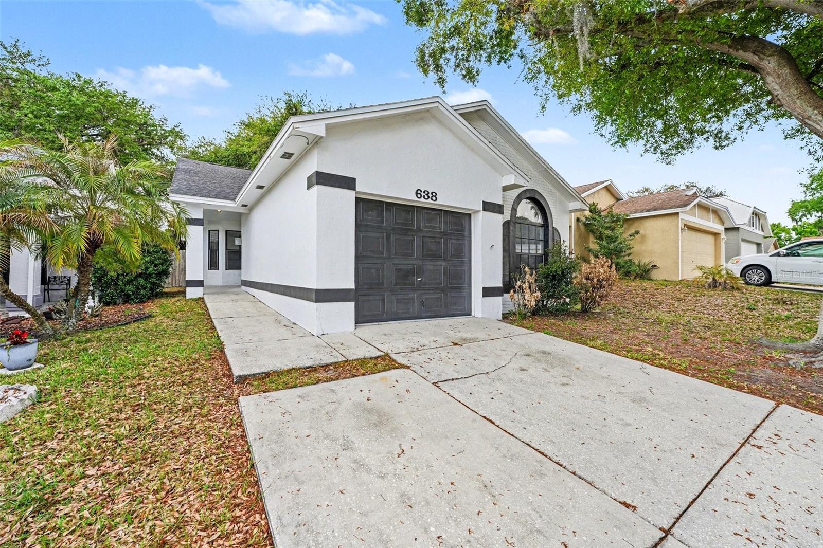 Listing photo 2 for 638 Lake Dexter Cir