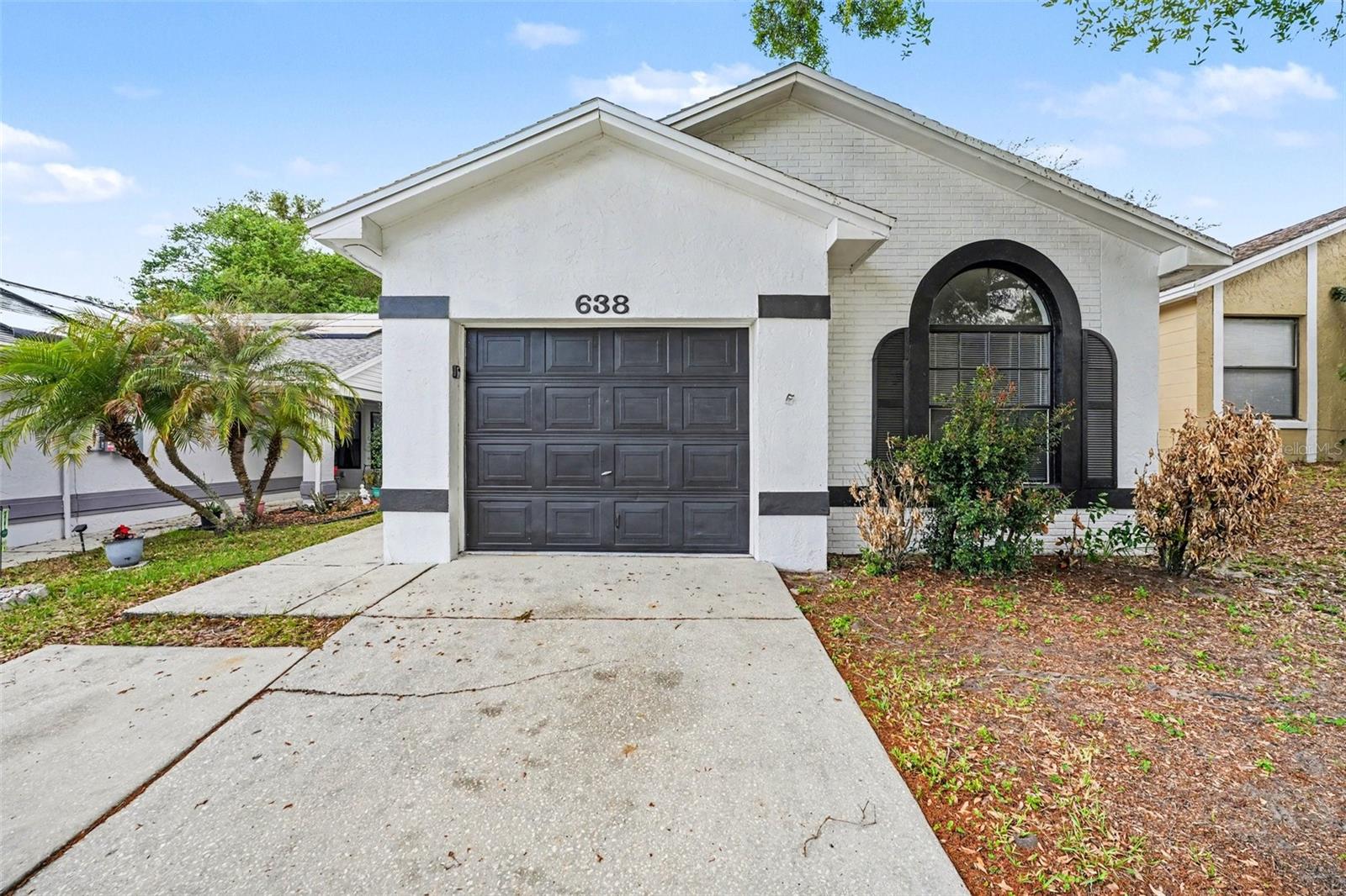 Listing photo 1 for 638 Lake Dexter Cir