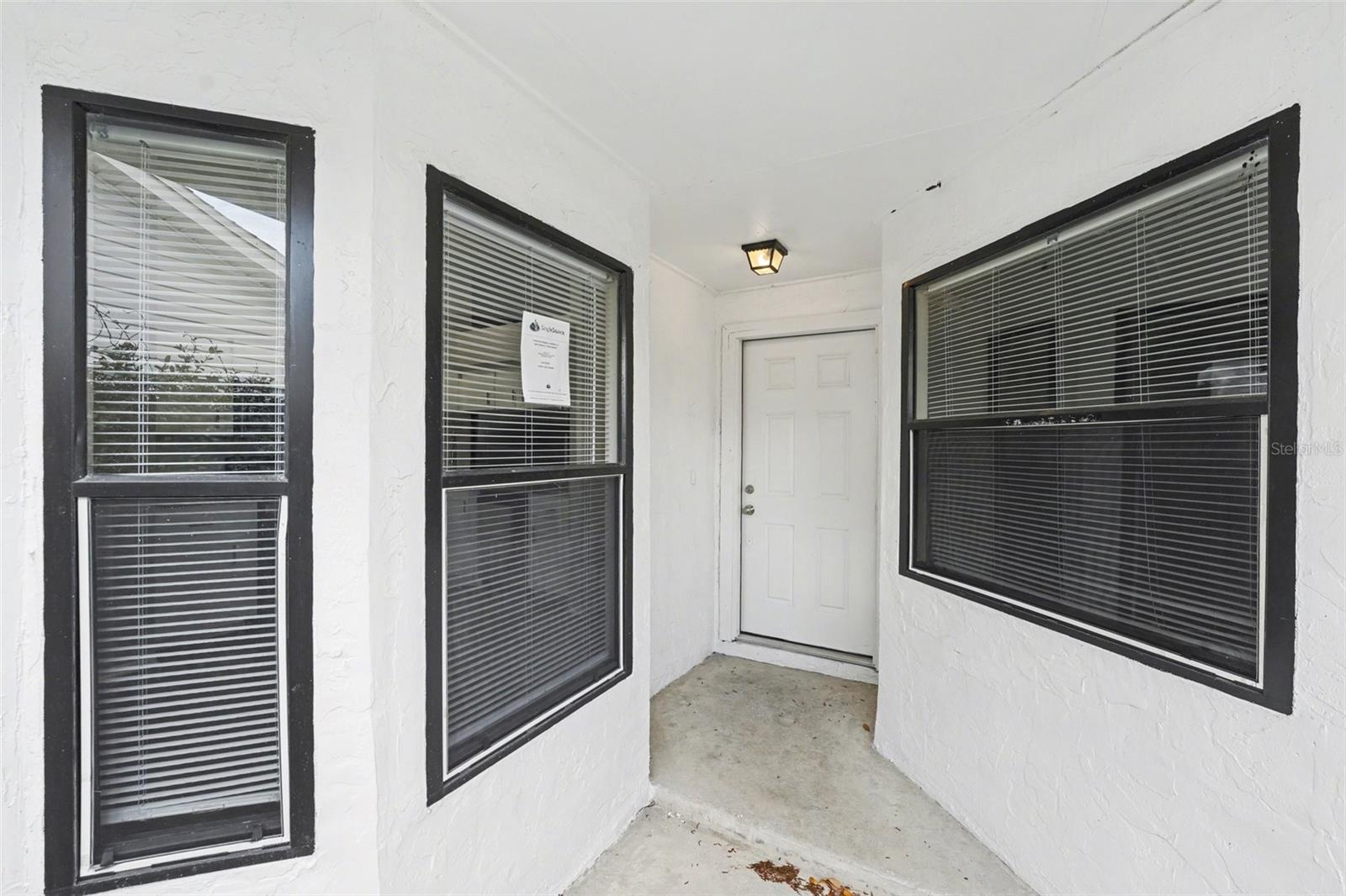 Listing photo 3 for 638 Lake Dexter Cir