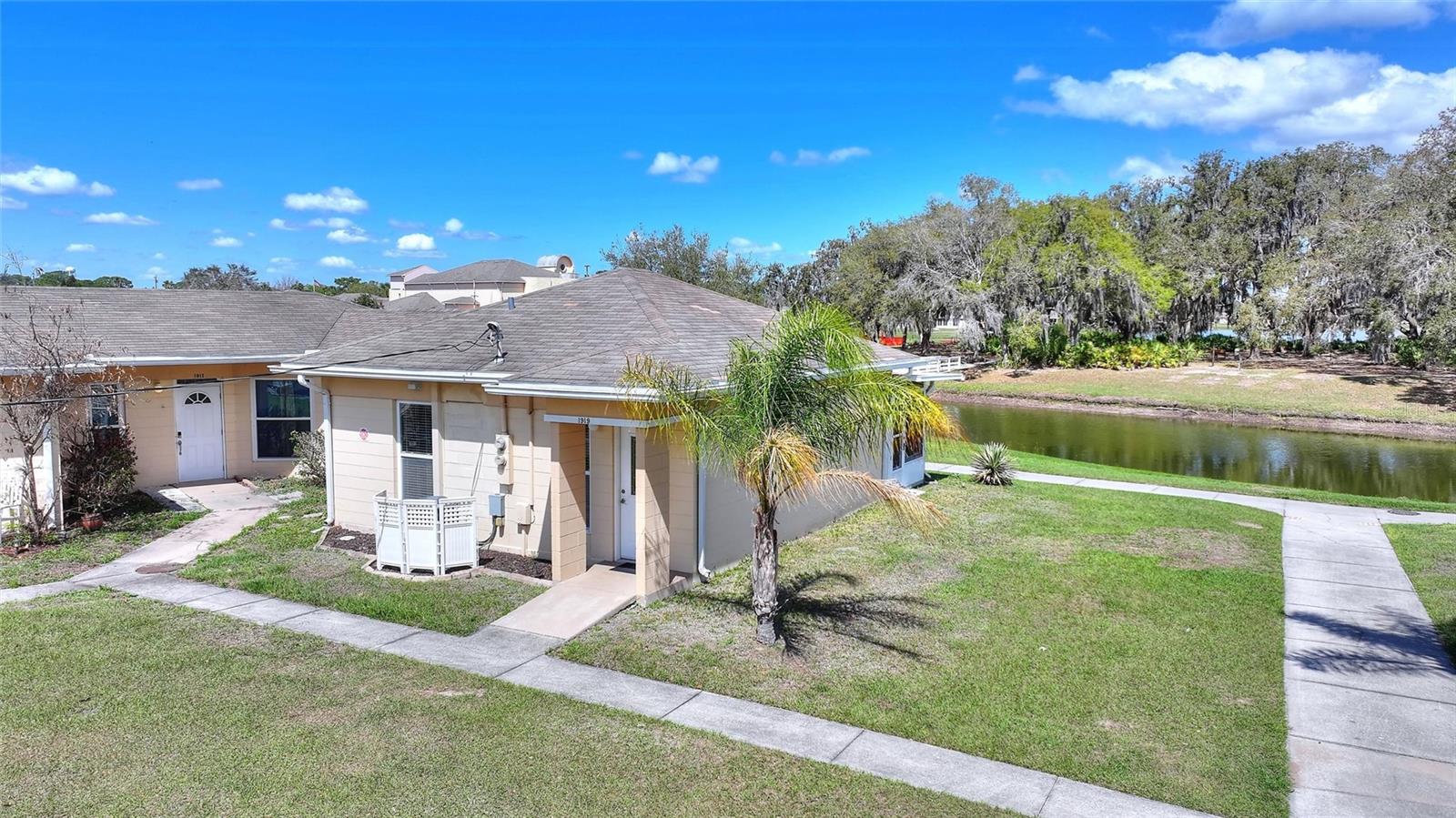 Listing photo 1 for 1919 Club Cir
