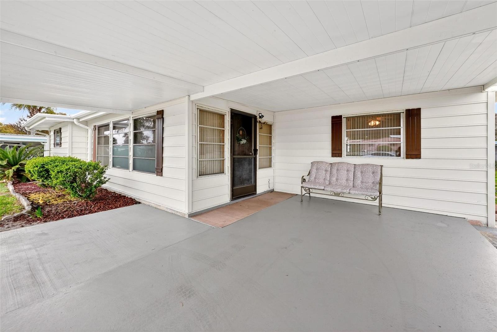 Listing photo 2 for 11914 Hickory Ln