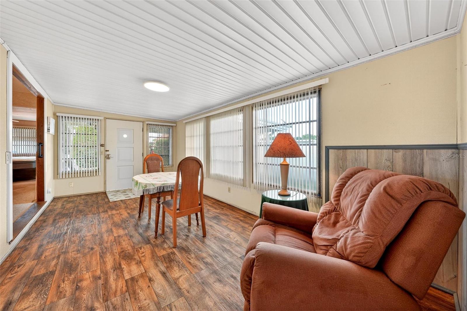 Listing photo 3 for 11914 Hickory Ln