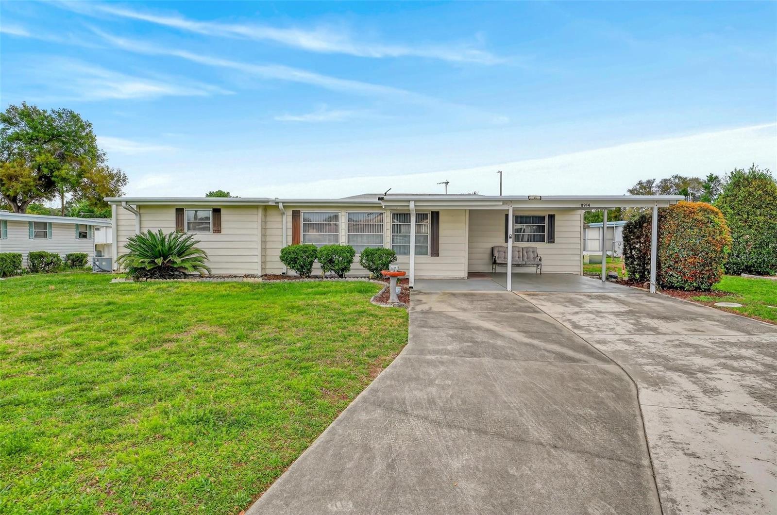 Listing photo 1 for 11914 Hickory Ln