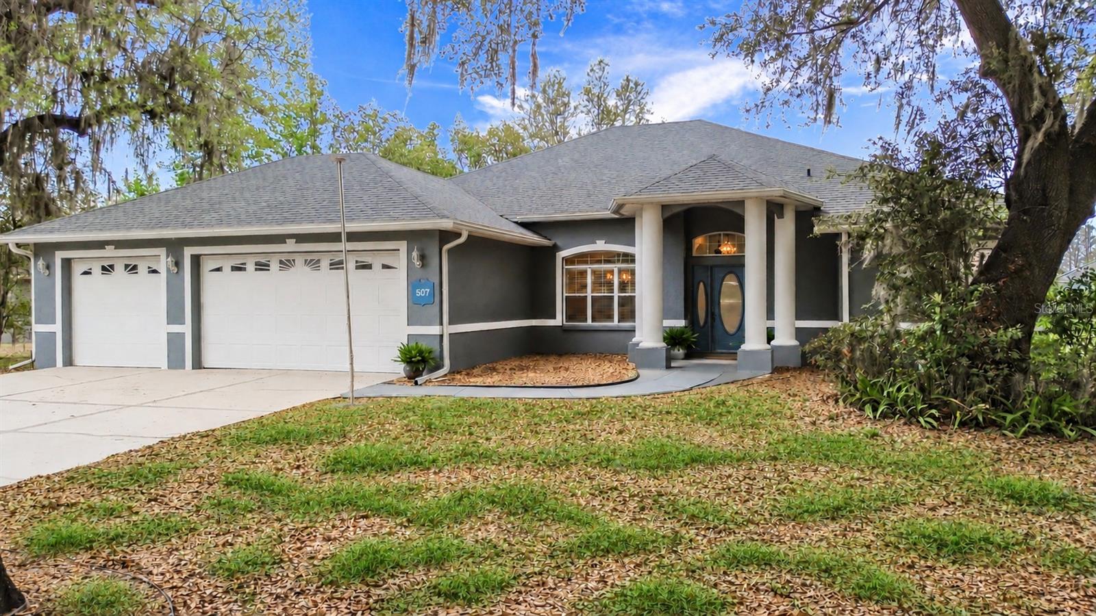 Listing photo 1 for 507 Dowling Cir
