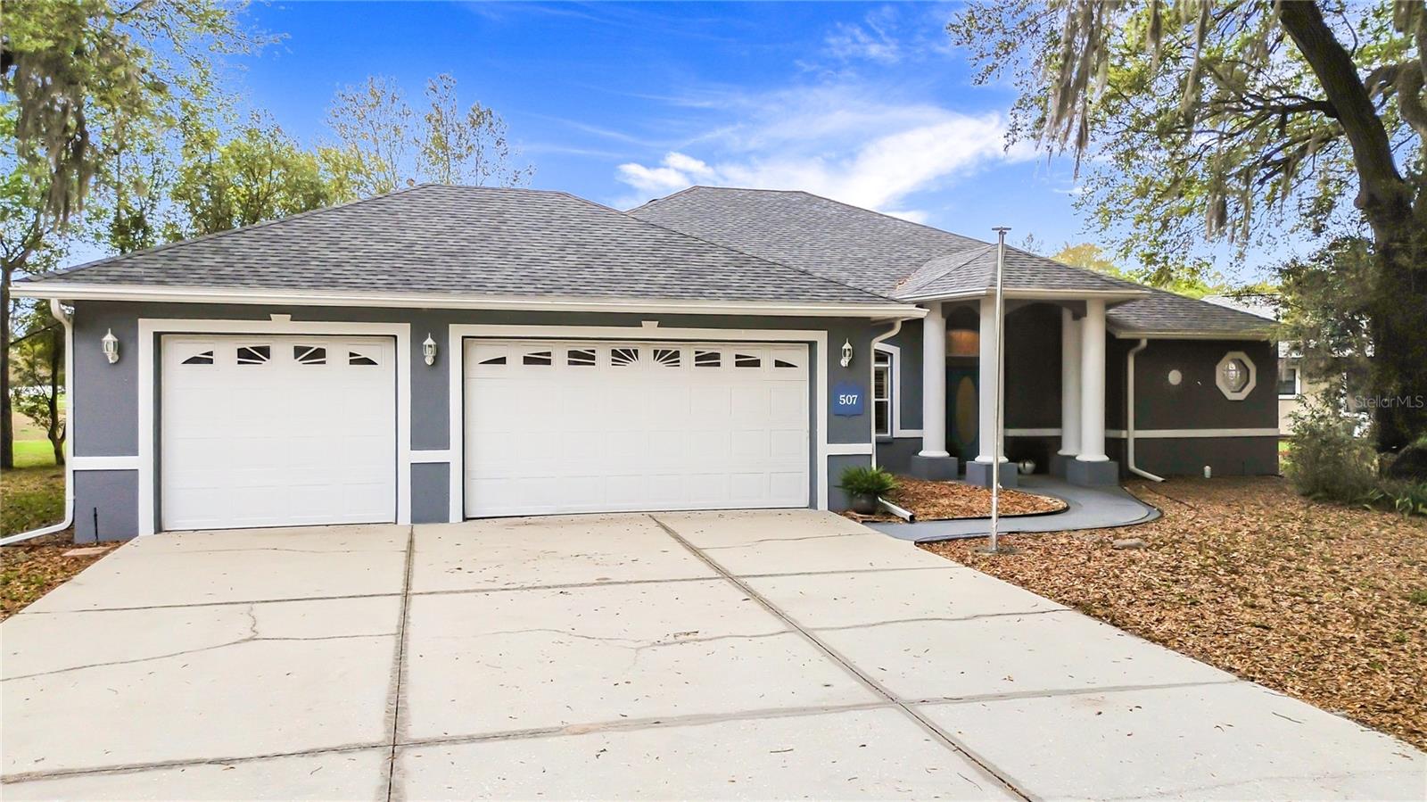 Listing photo 2 for 507 Dowling Cir