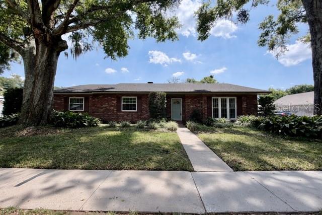 320 WHITE OAK CIRCLE