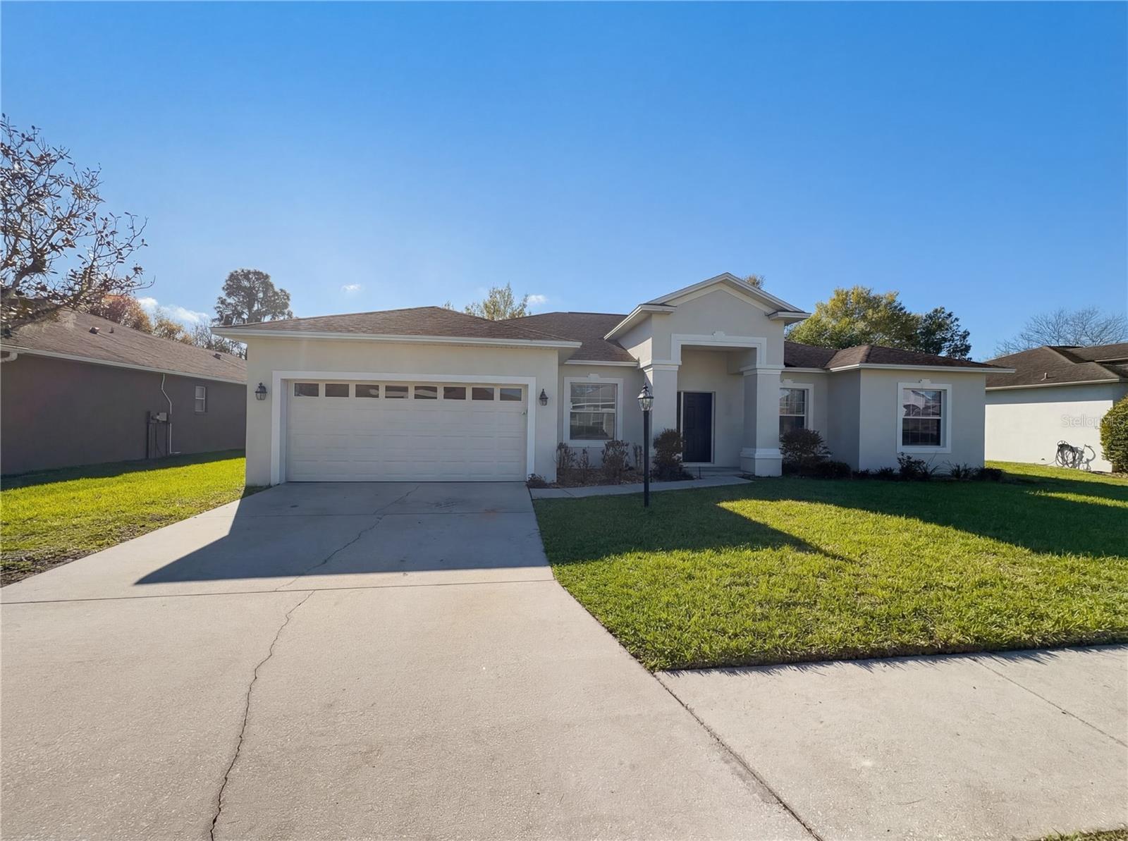 Listing photo 1 for 6326 Hickory Leaf Pl