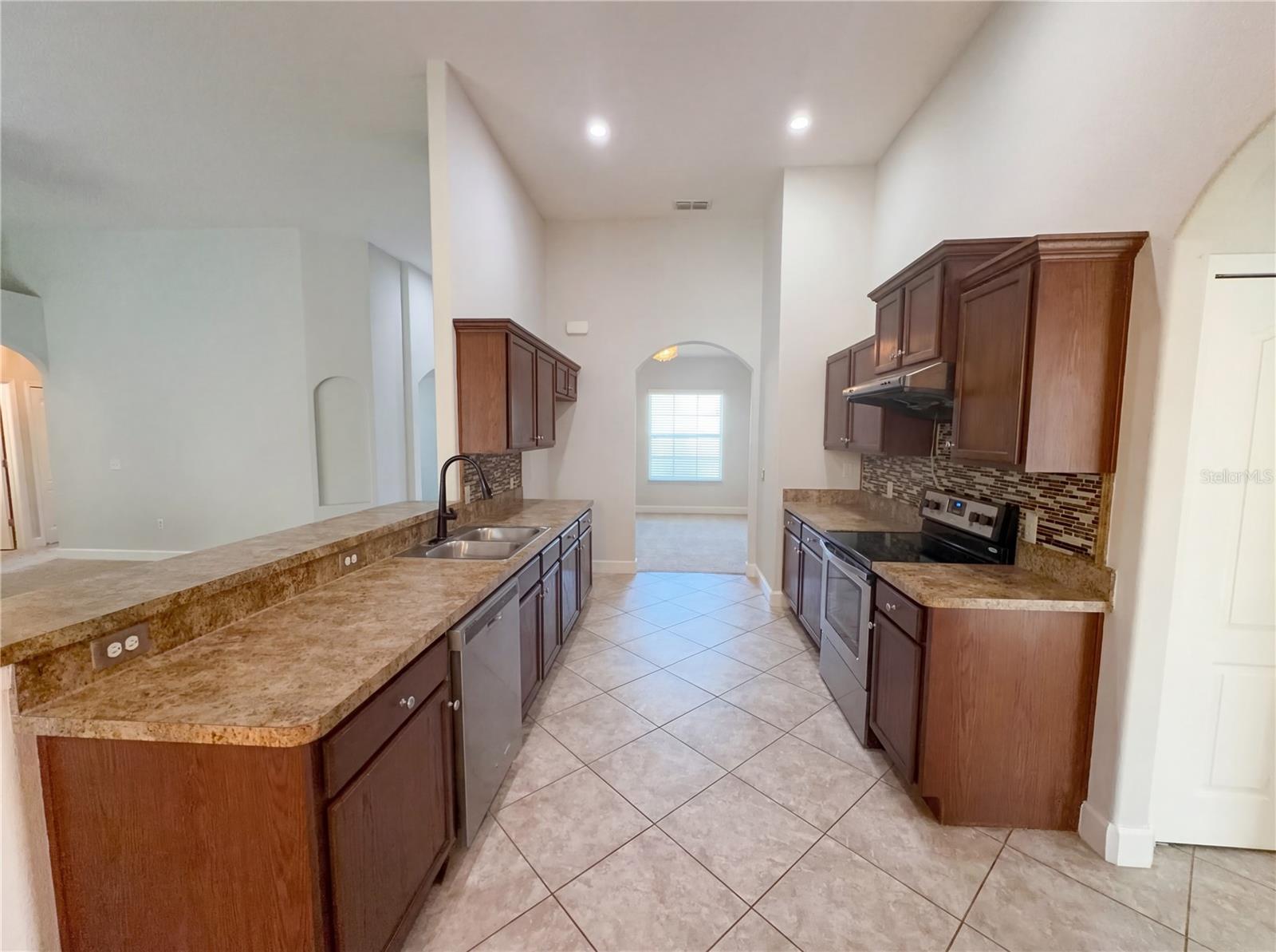 Listing photo 2 for 6326 Hickory Leaf Pl