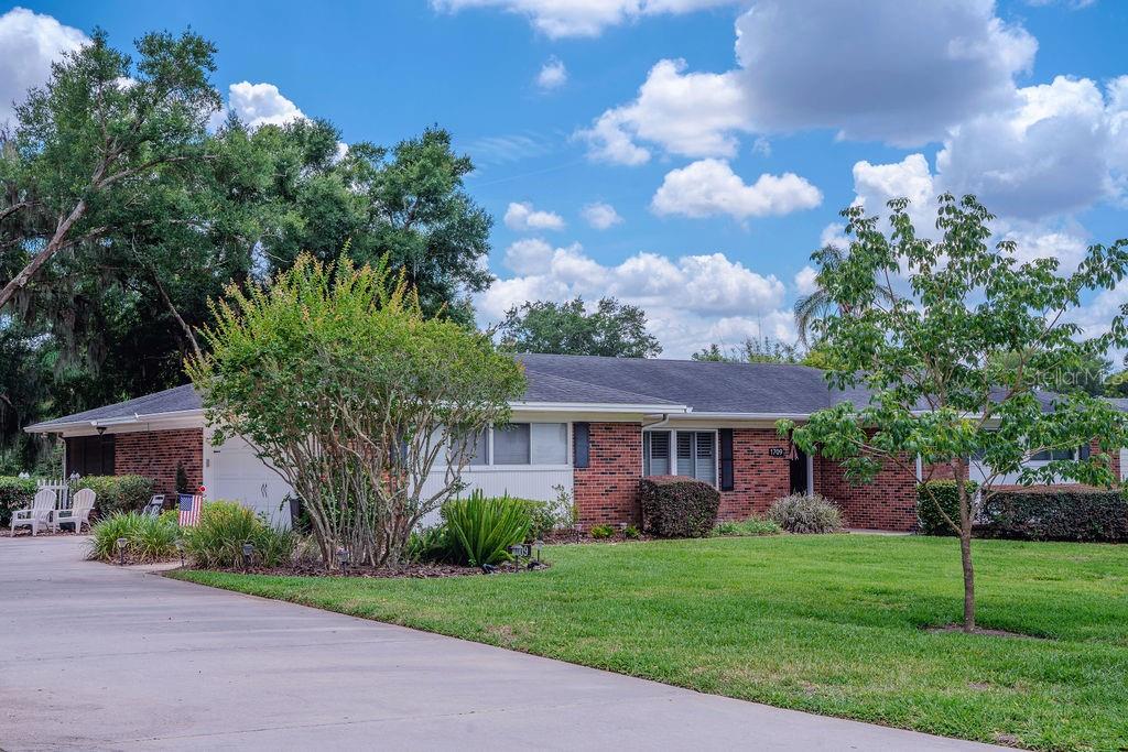 Listing photo 2 for 1709 Virginia Ct