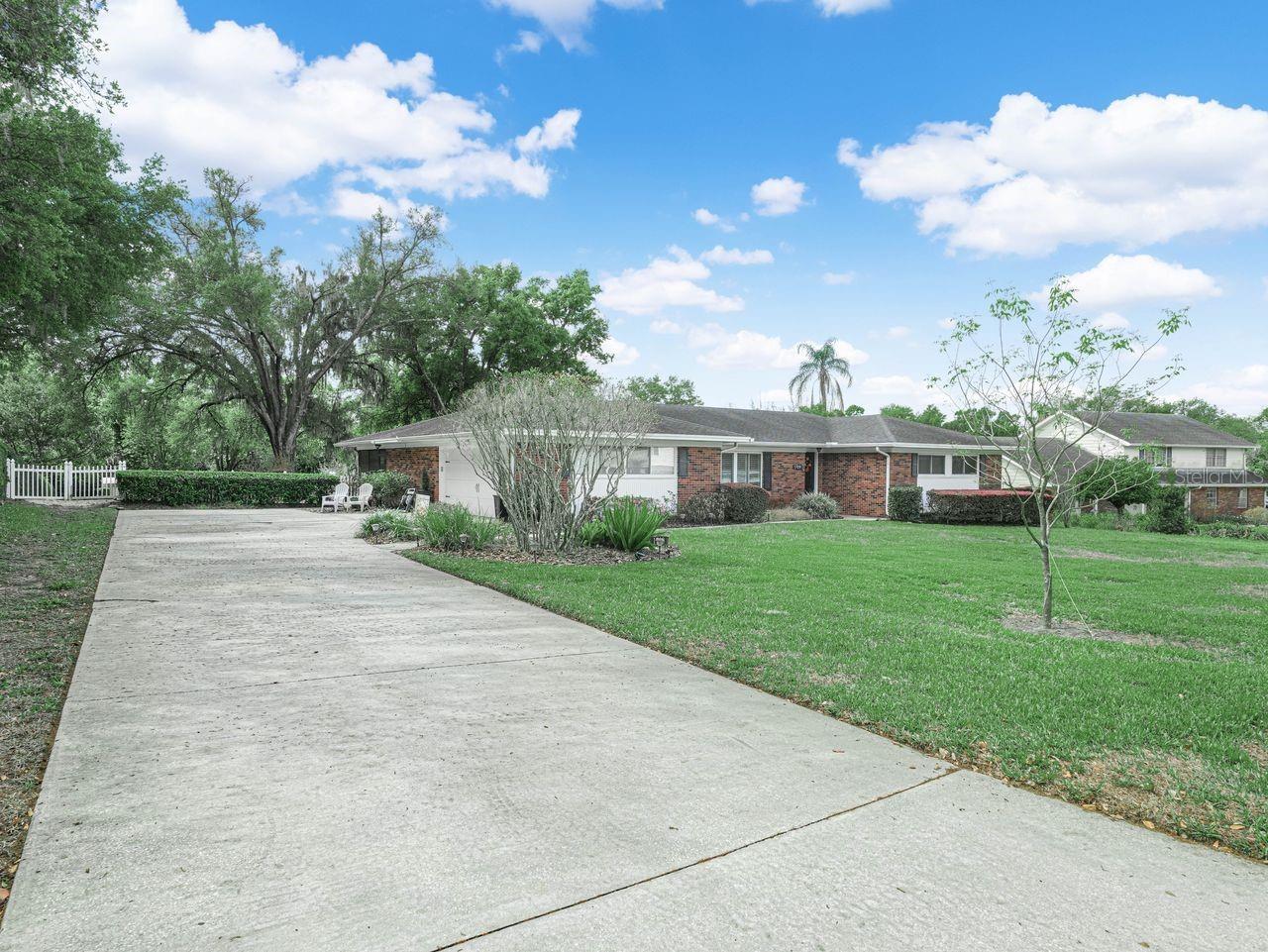 Listing photo 3 for 1709 Virginia Ct