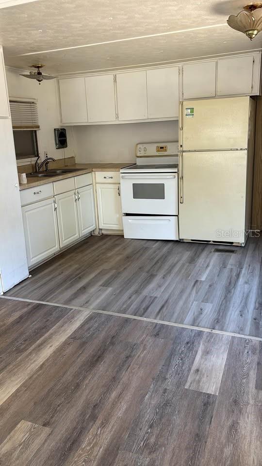 Listing photo 2 for 212 Sunset Dr