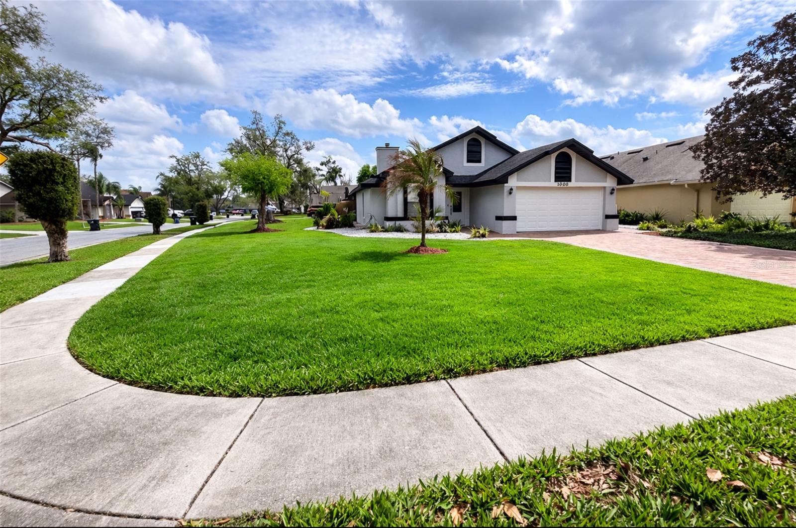 1000 SUMMER LAKES DRIVE