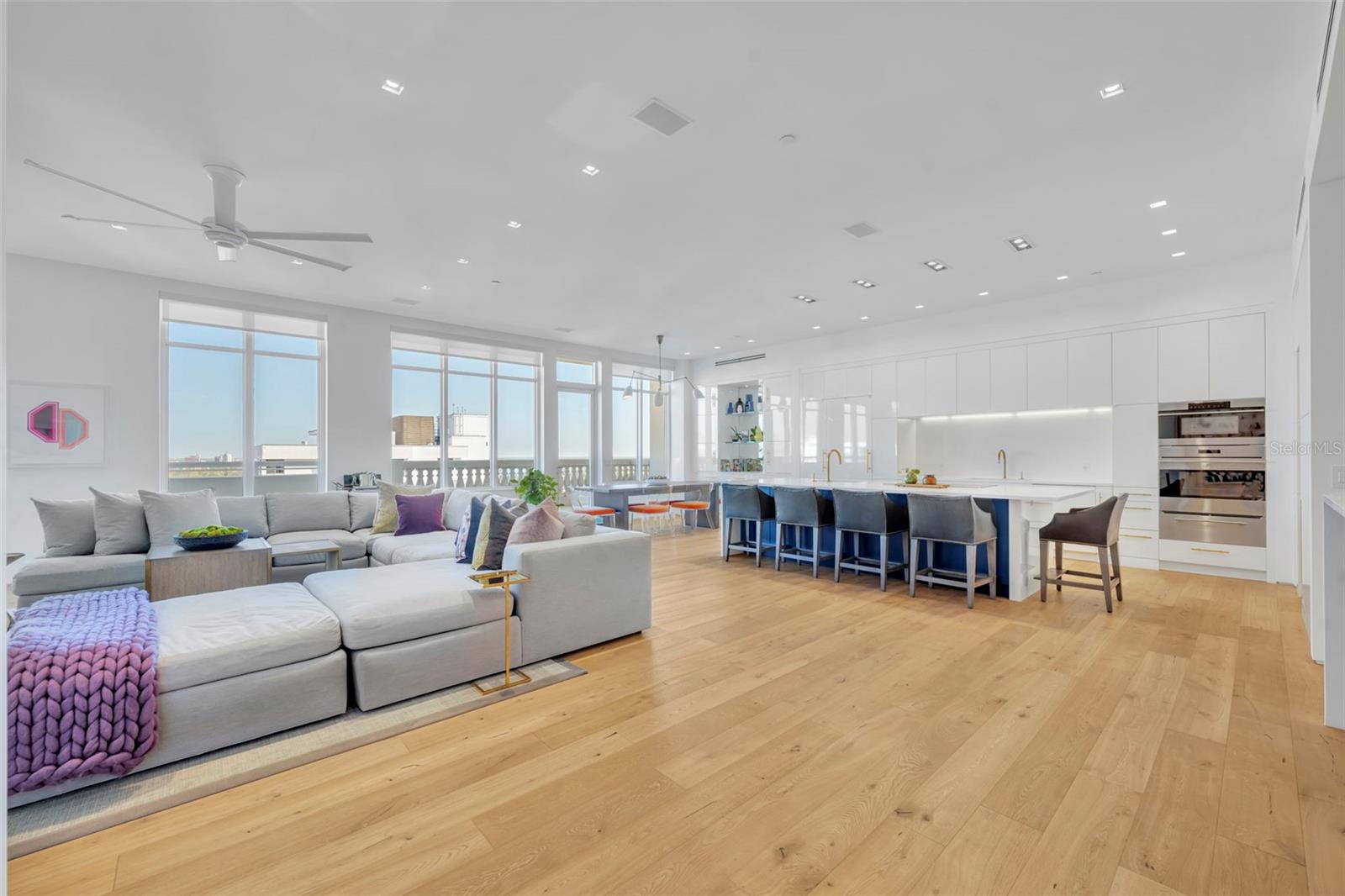Listing photo 3 for 100 S Eola Dr #ph 116