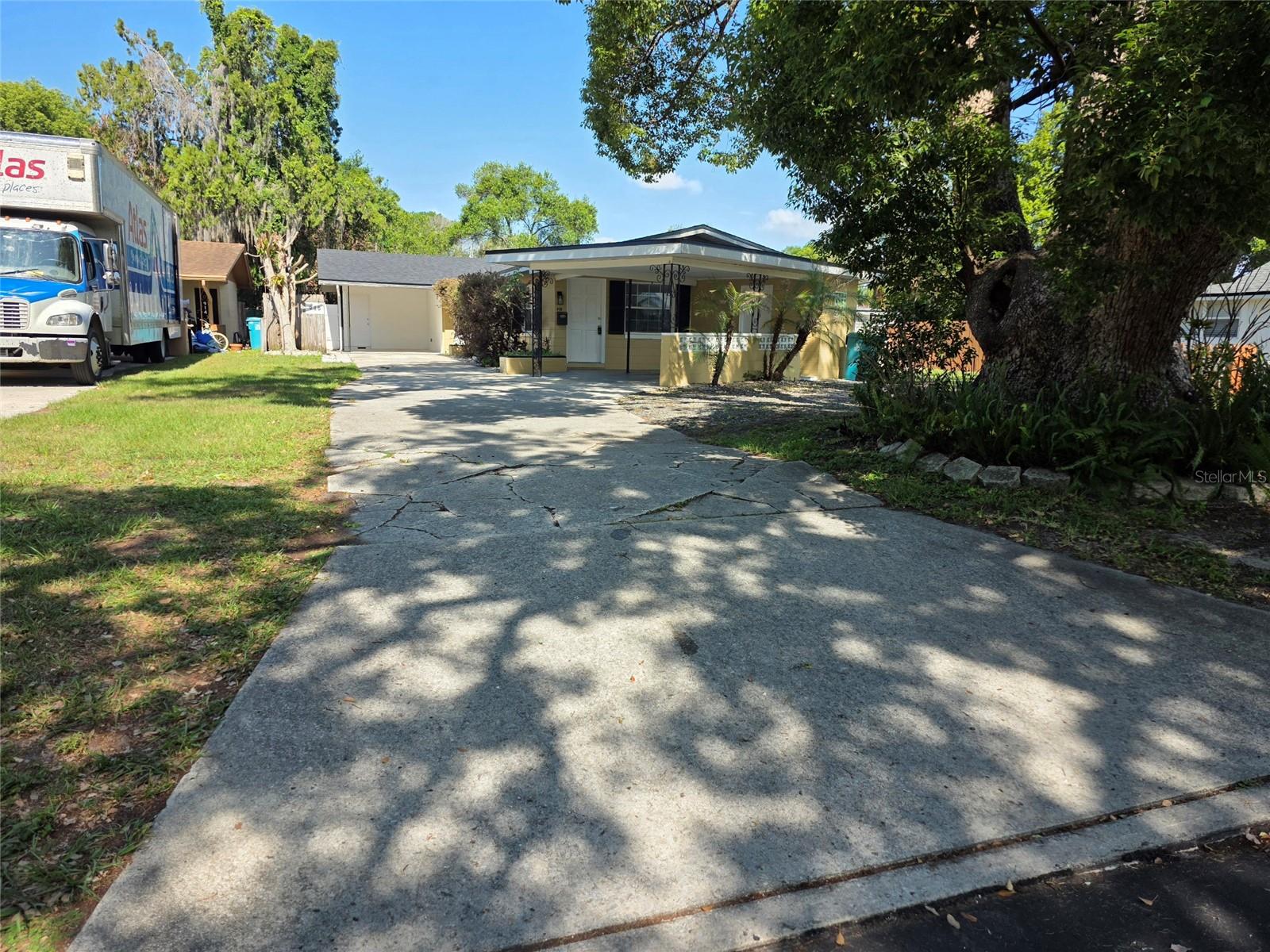 916 LA SALLE AVENUE