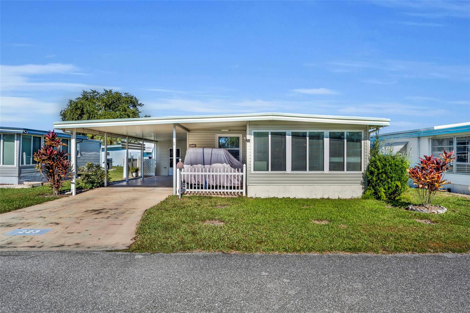 Listing photo 1 for 223 Paradise S